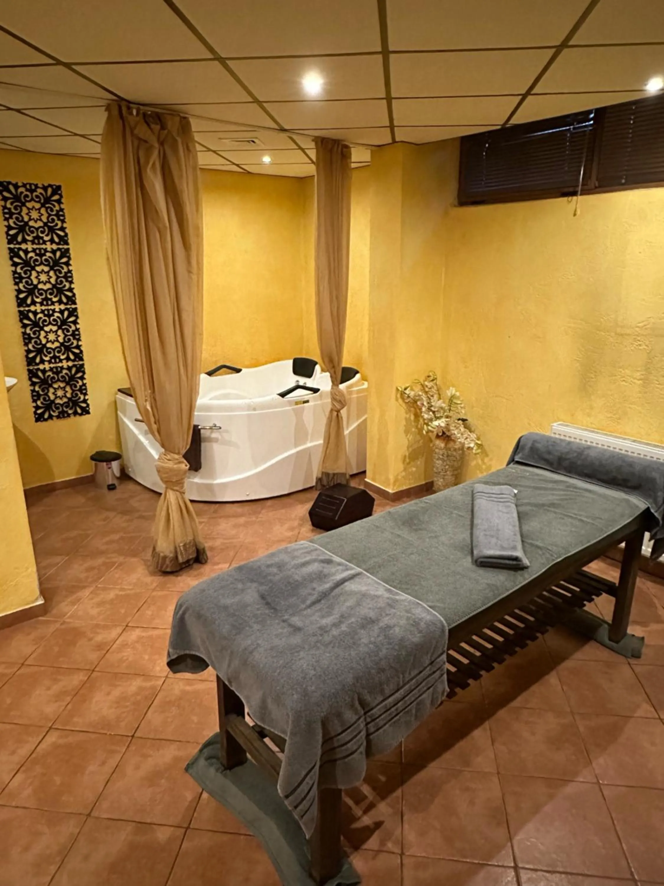 Massage in Smartr Green Wood Hotel & Spa