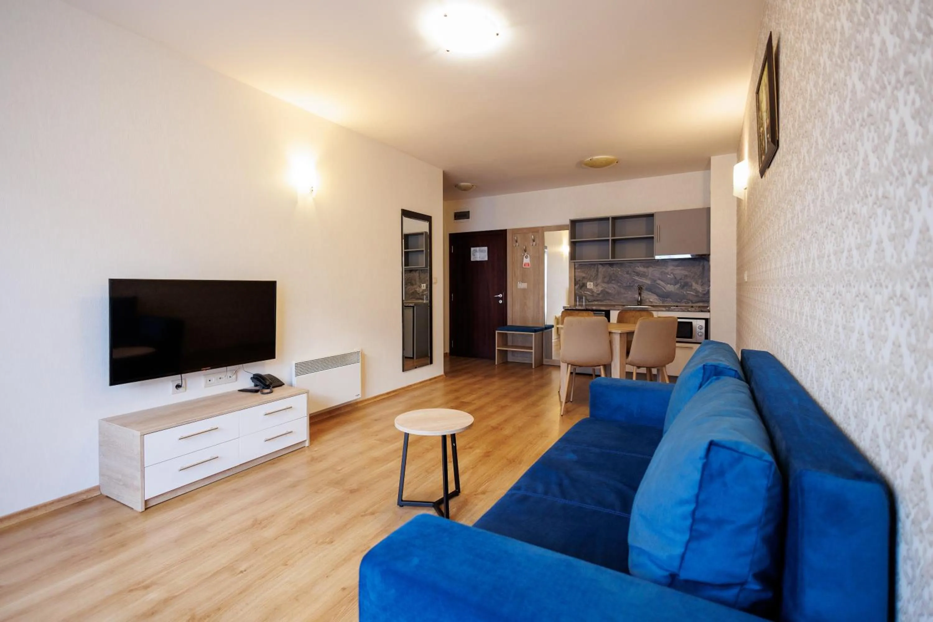 Photo of the whole room in Smartr Green Wood Hotel & Spa