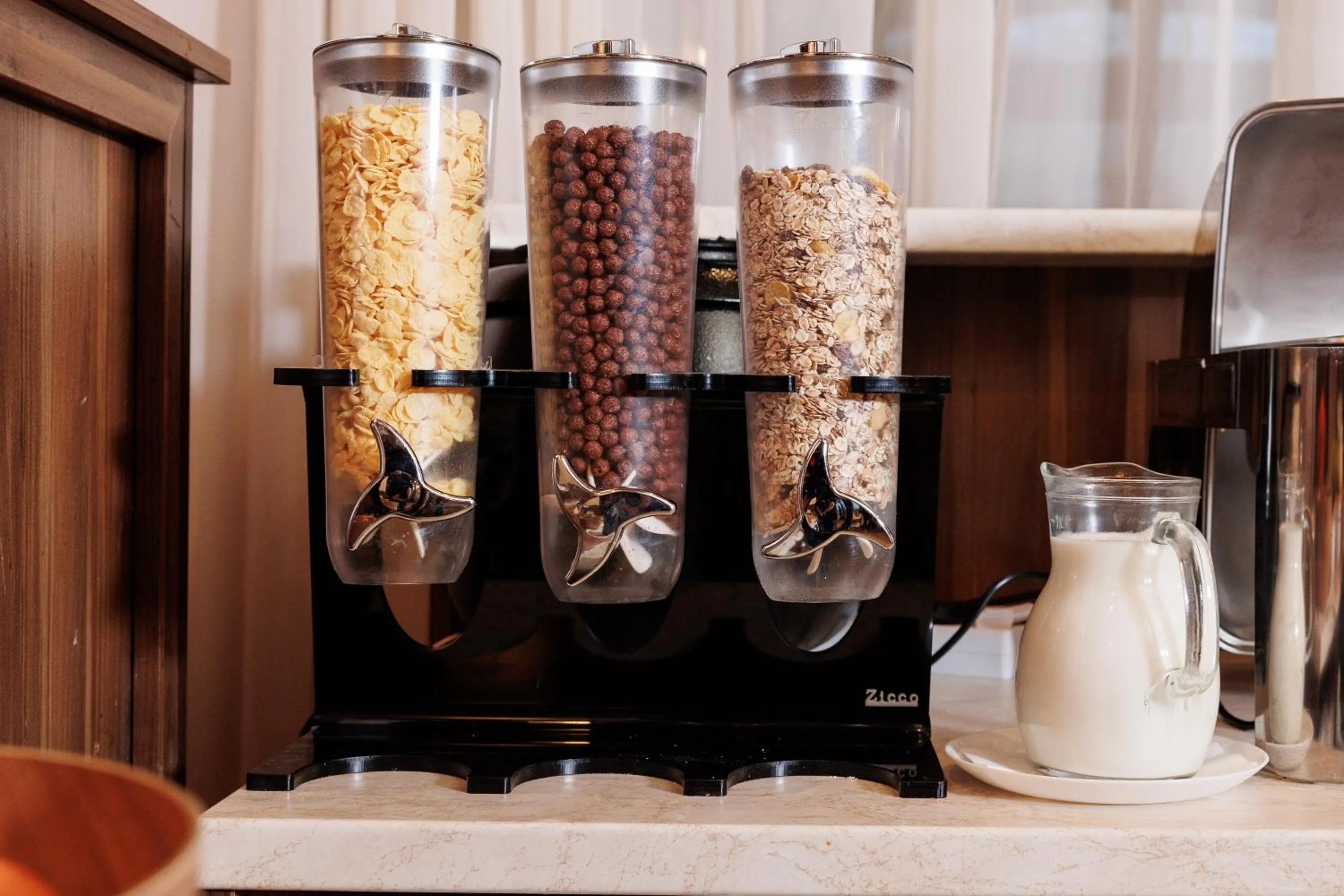 Breakfast in Smartr Green Wood Hotel & Spa