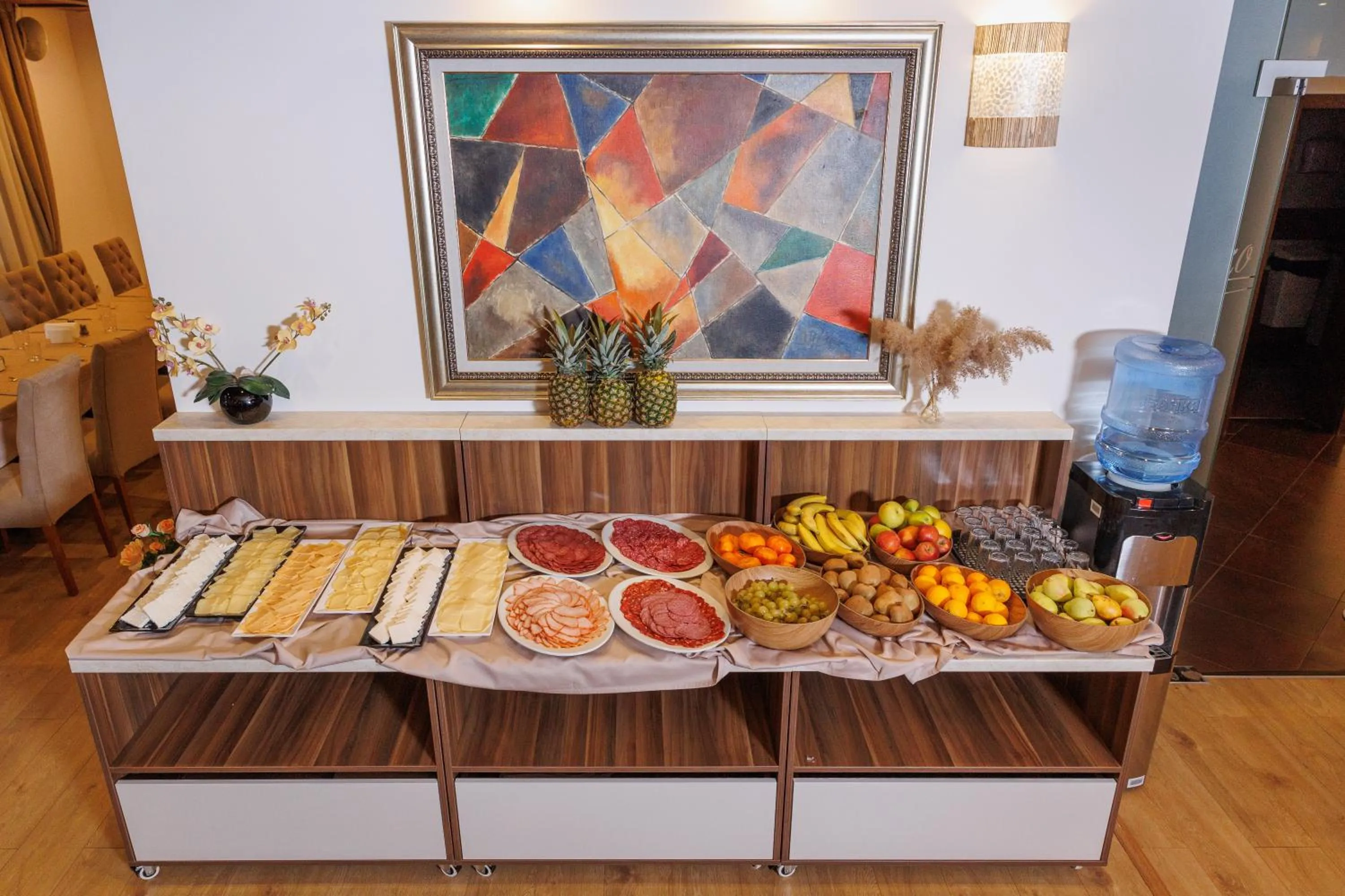 Restaurant/places to eat in Smartr Green Wood Hotel & Spa