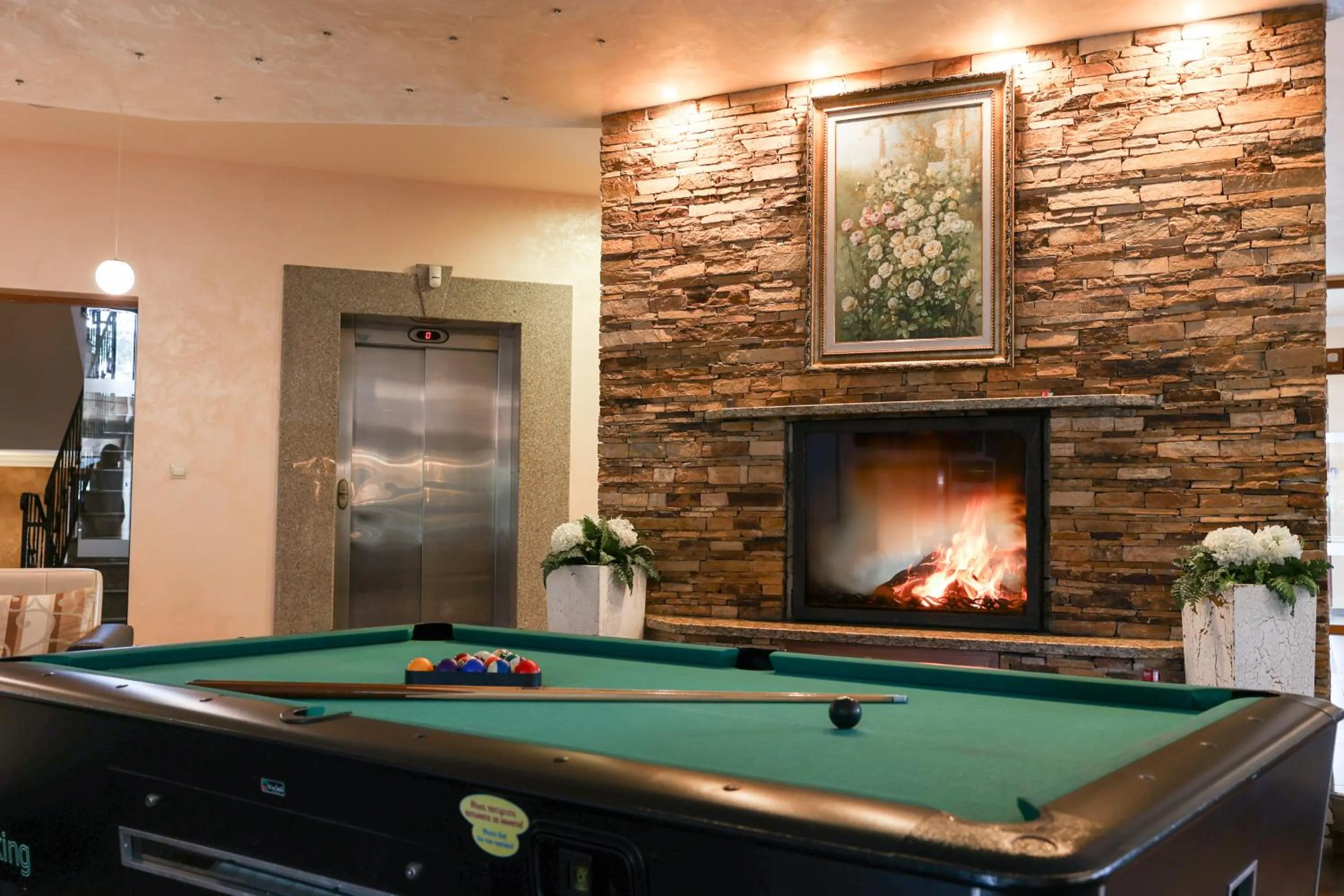 Billiard in Smartr Green Wood Hotel & Spa