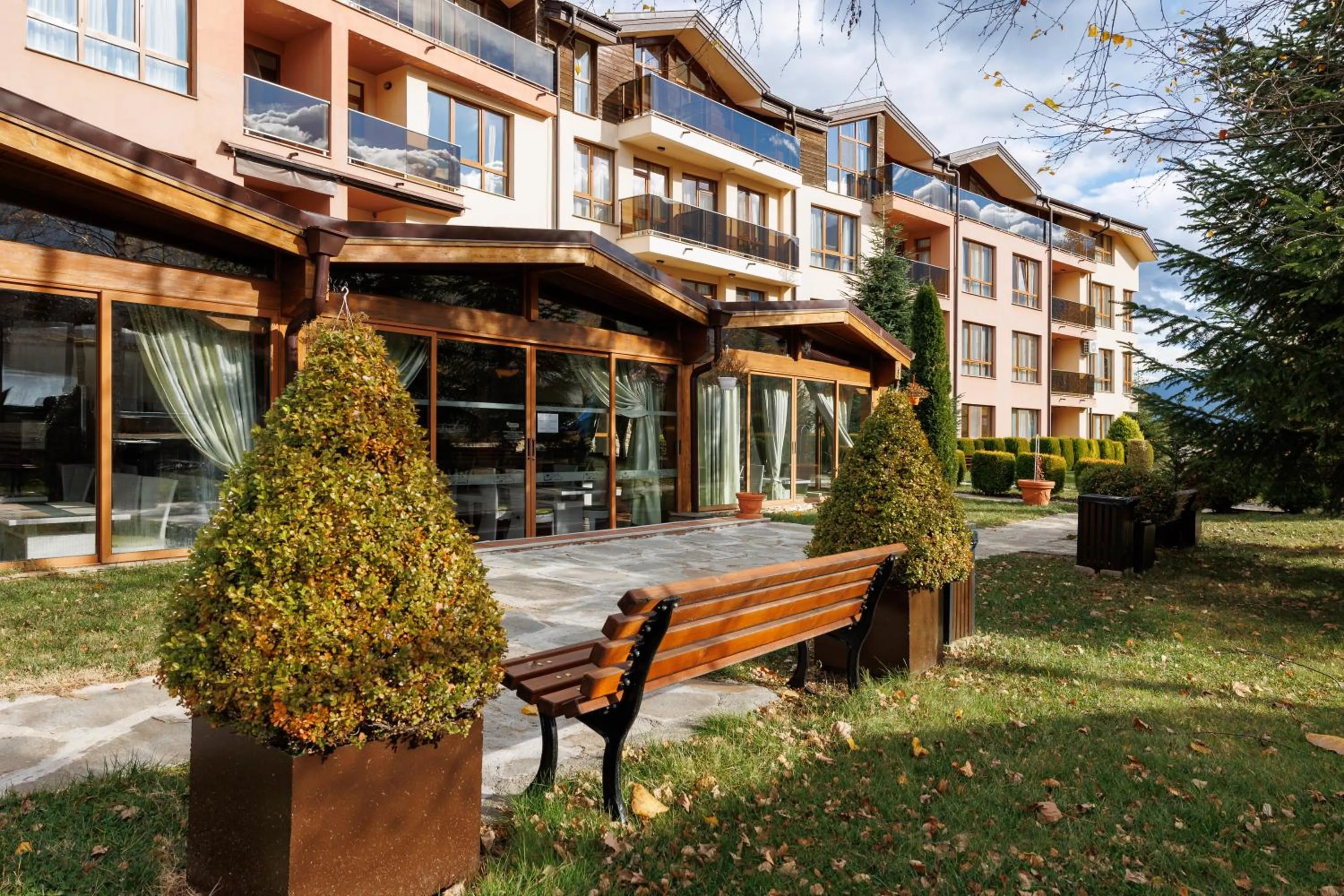 Property building in Smartr Green Wood Hotel & Spa