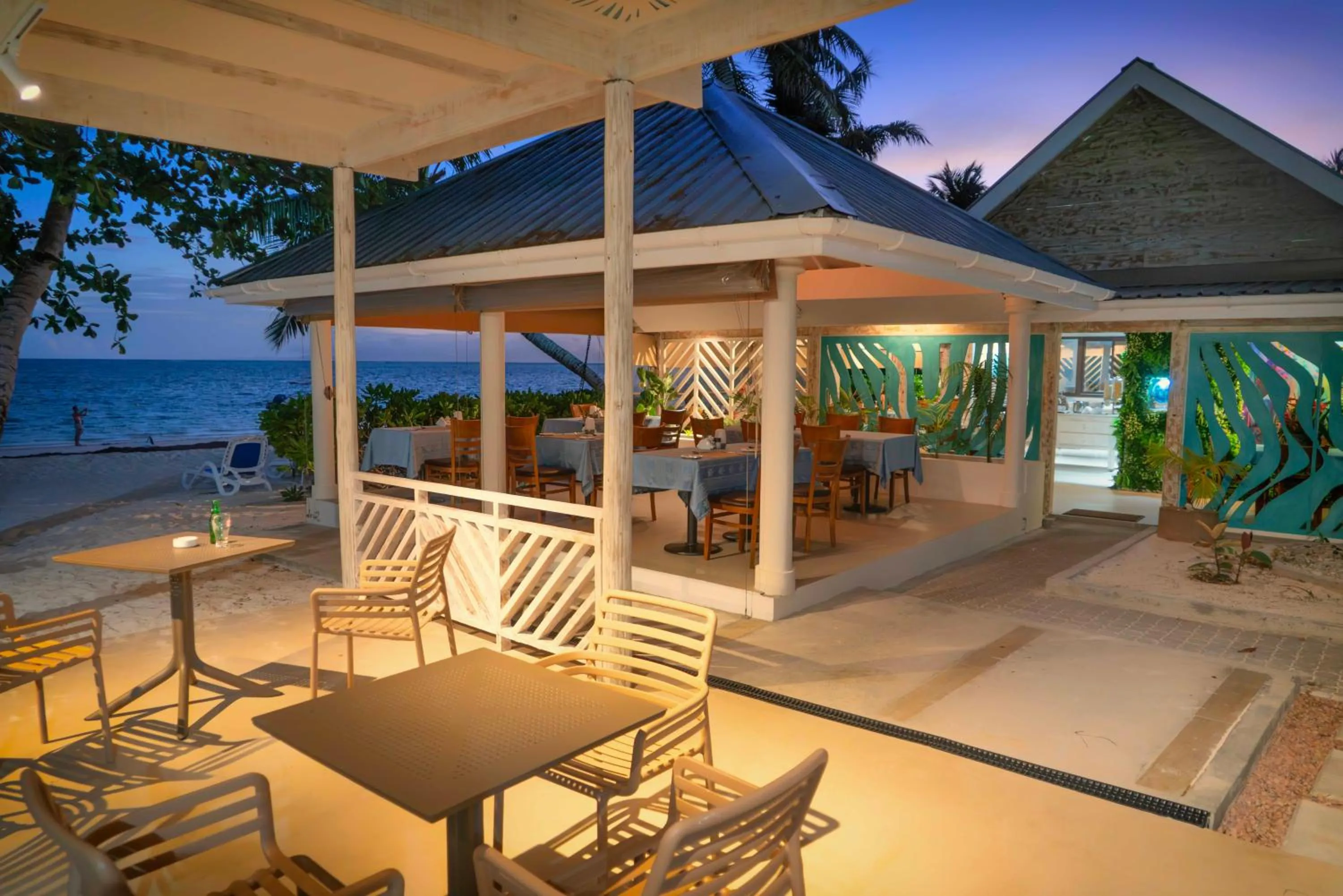 Restaurant/places to eat in Villas de Mer