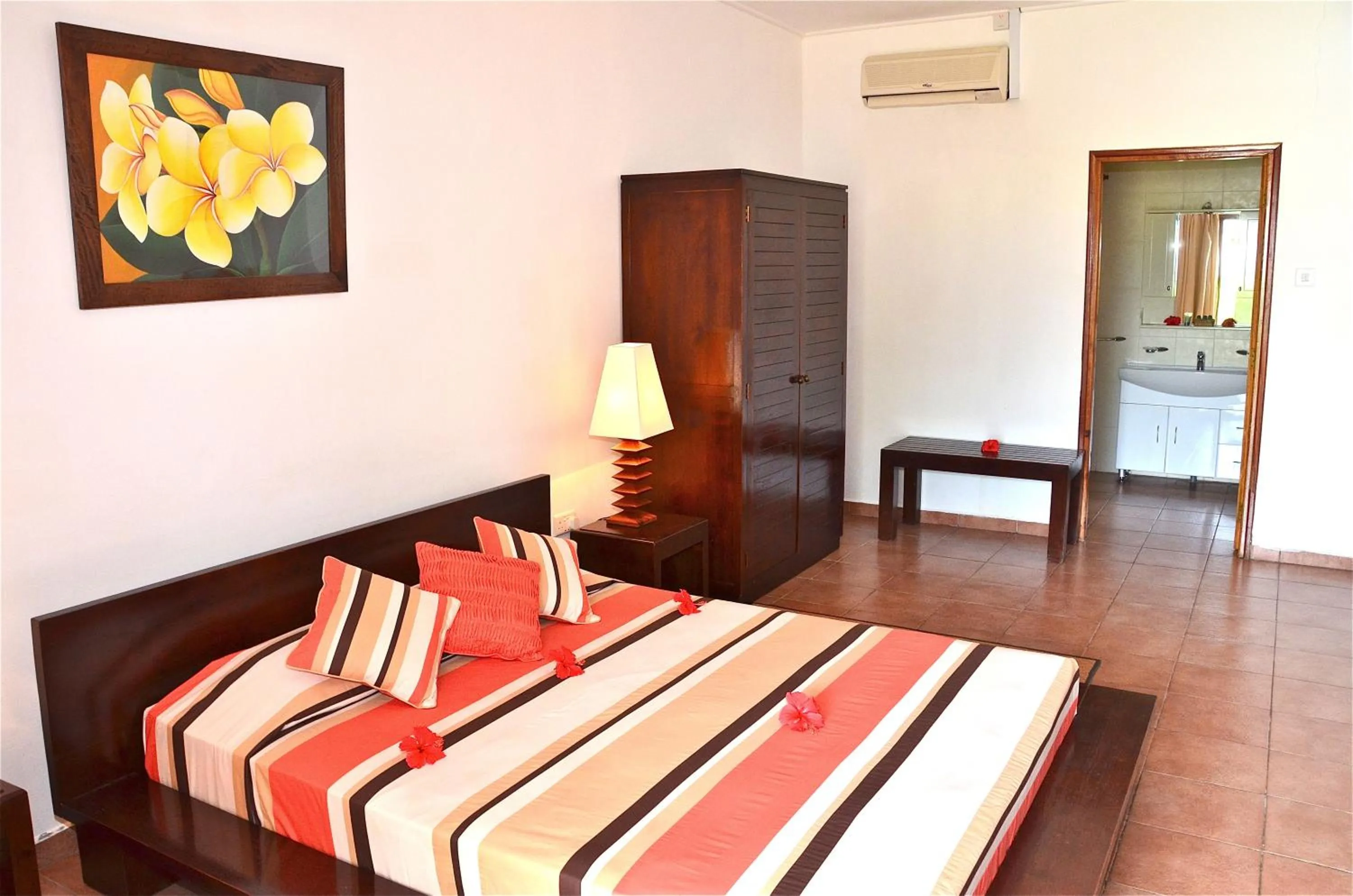 Photo of the whole room, Bed in Britannia Hotel