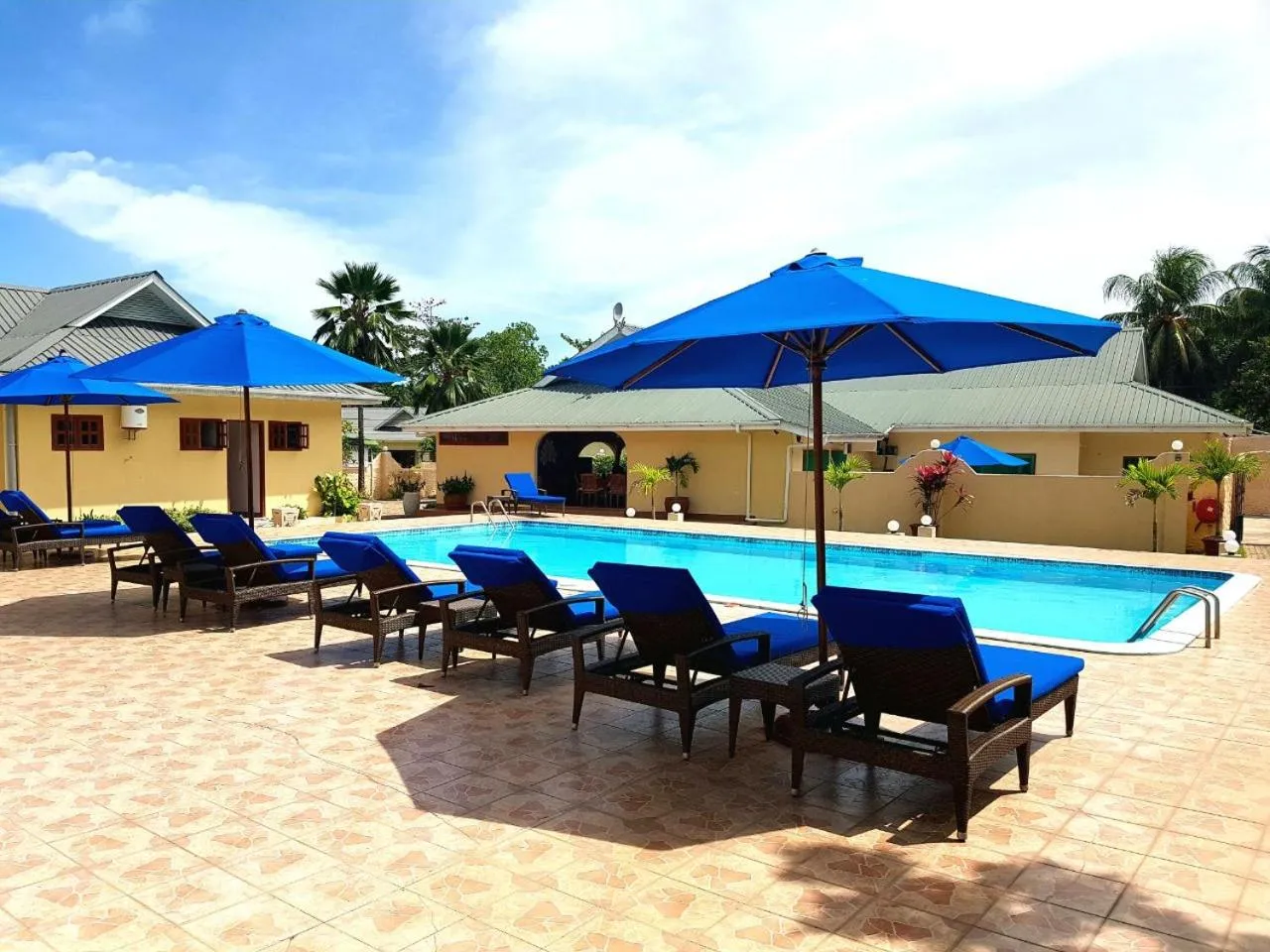 Swimming pool in Britannia Hotel