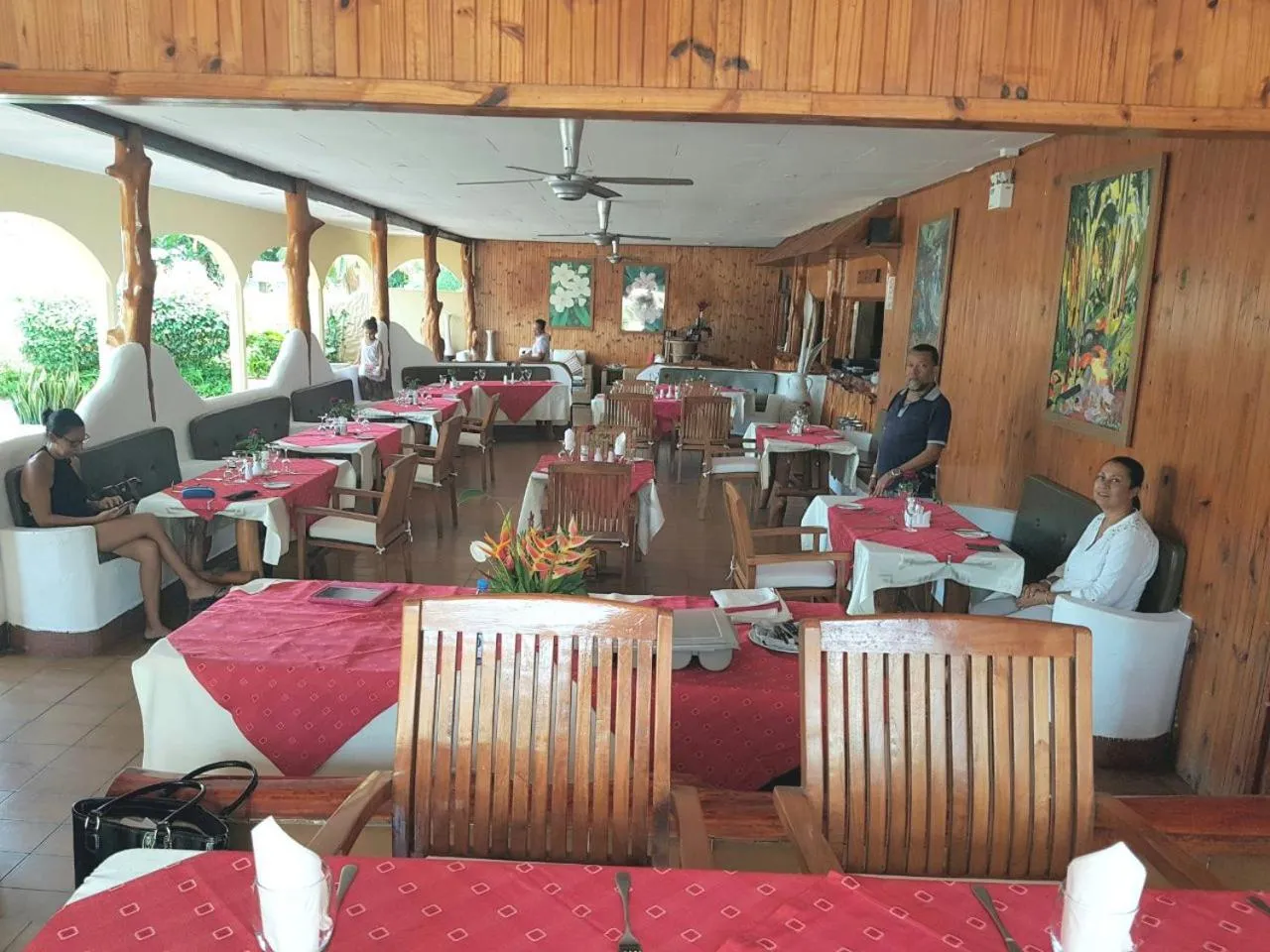 Restaurant/places to eat in Britannia Hotel