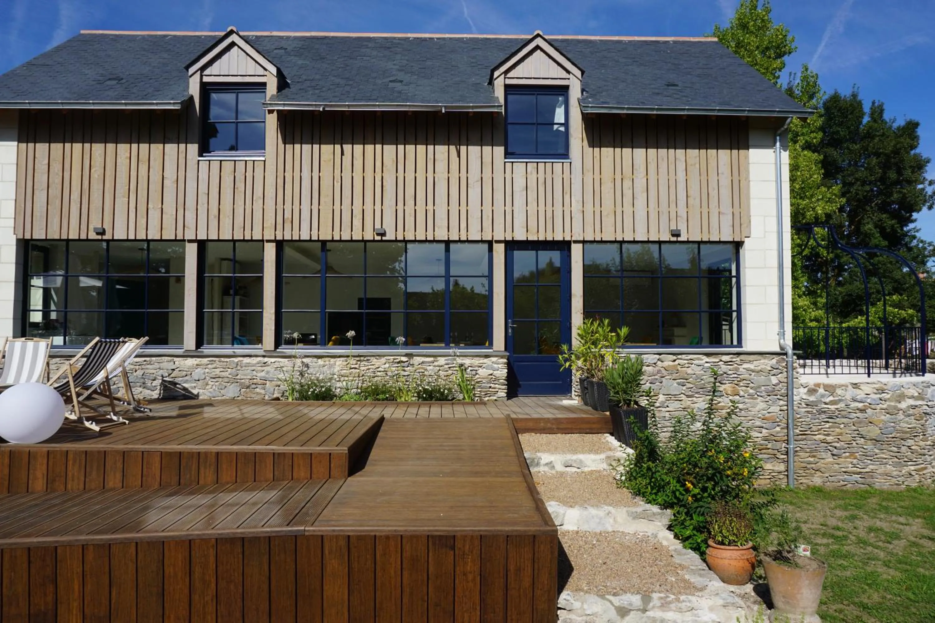 Facade/entrance in L'Audacieuse