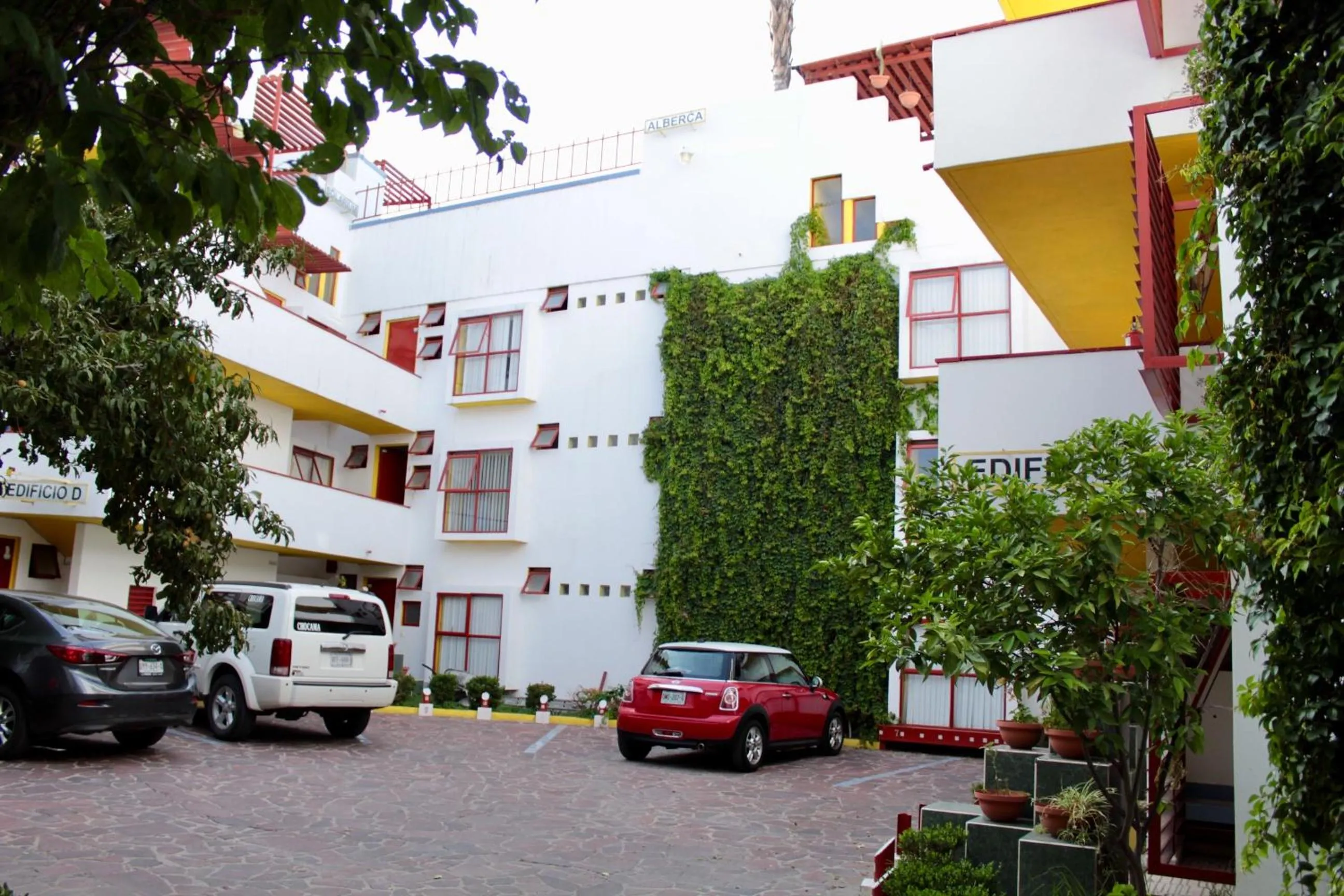 Property building in INMOTEGA - Suites TG