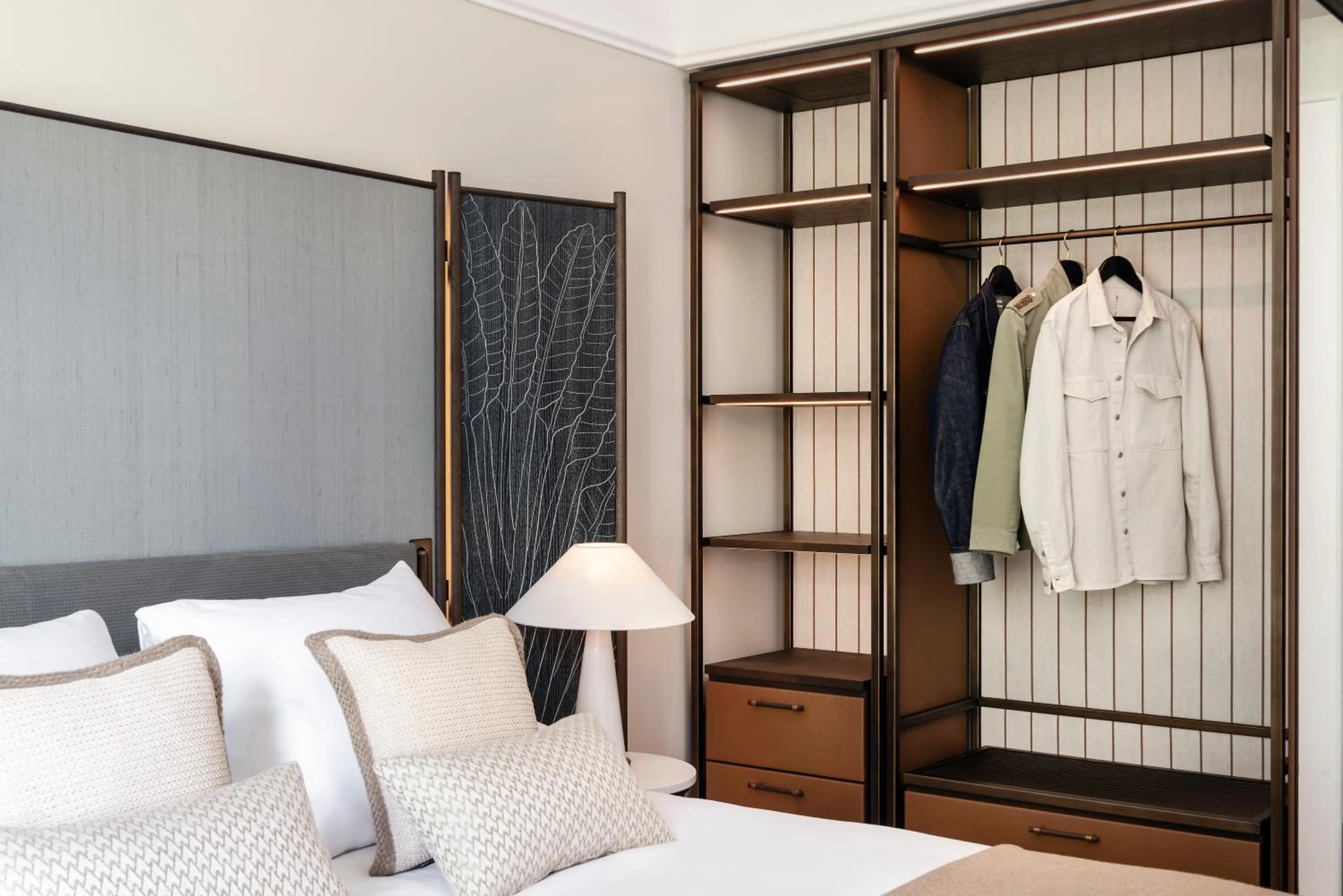 wardrobe, Bed in Small Luxury Hotel Ambassador Zurich