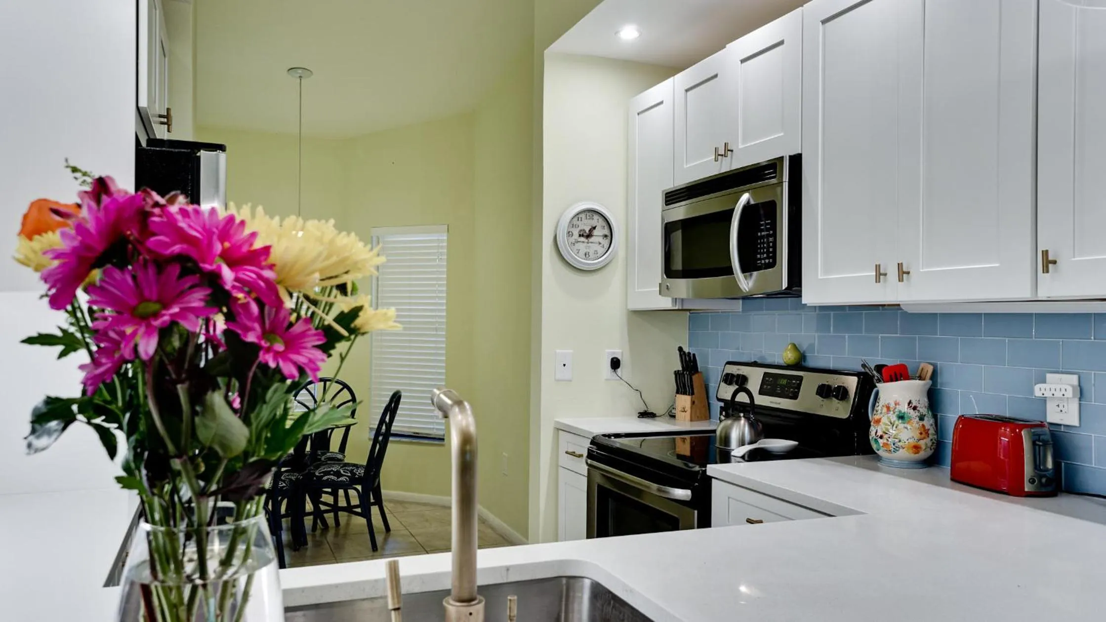 Kitchen or kitchenette in Shorewalk Vacation Villa