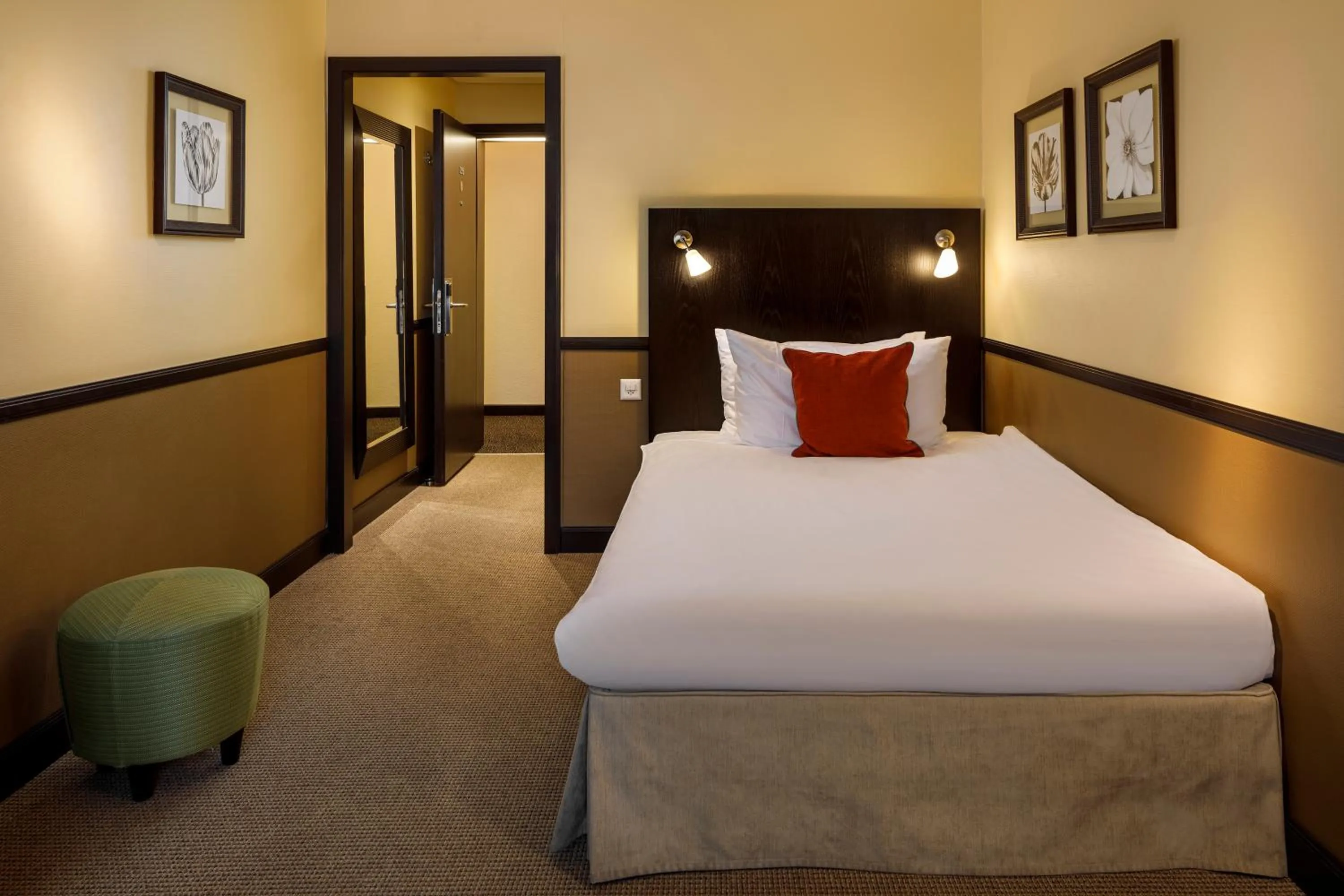 Bed in Opera Hotel Zürich