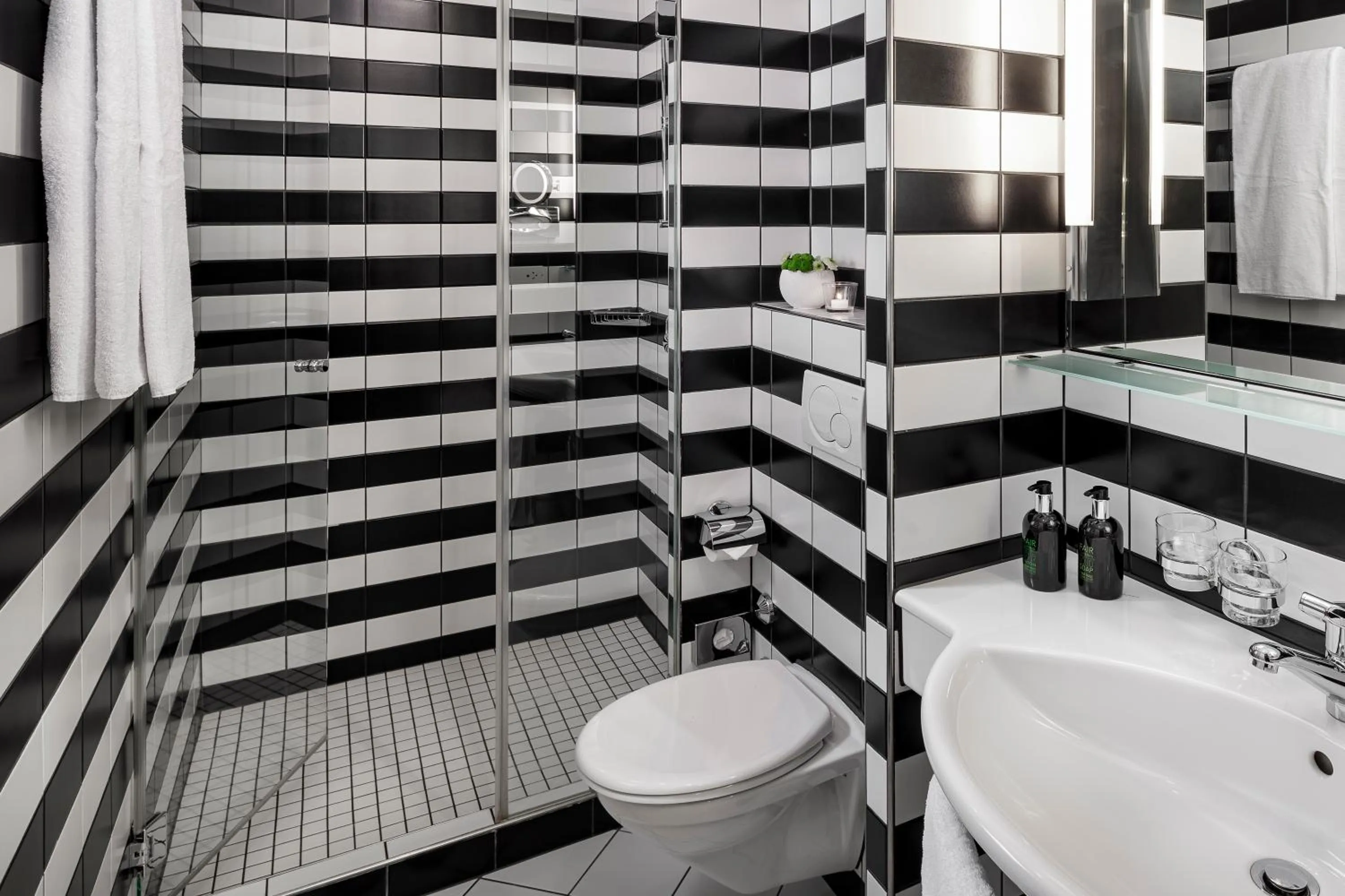 Toilet in Opera Hotel Zürich