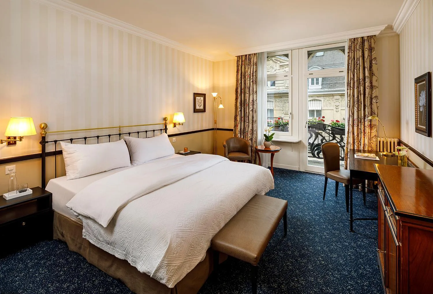 Bedroom, Bed in Opera Hotel Zürich