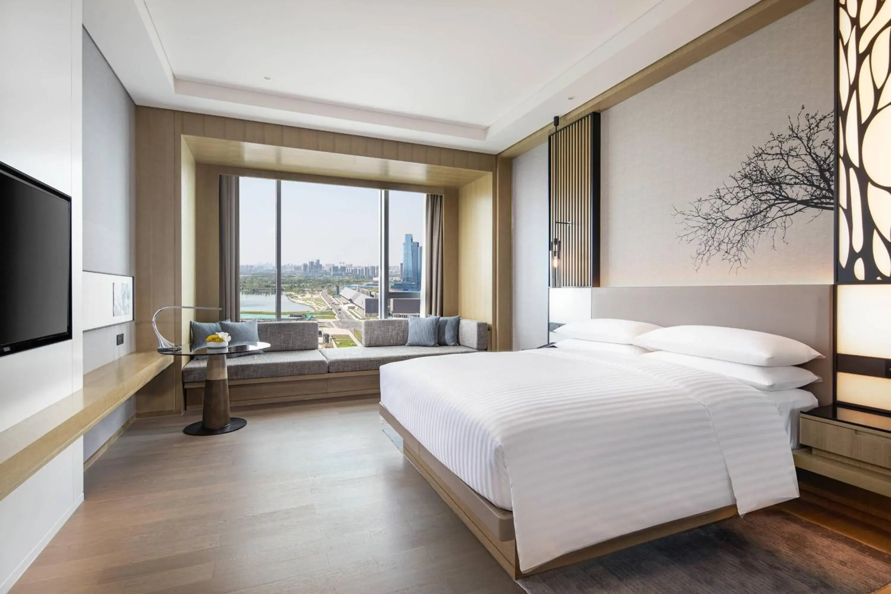 Guest room, 1 King, High floor,Lake view in Courtyard by Marriott Chengdu South Guest room, 1 King, High floor,Lake view in Courtyard by Marriott Chengdu South