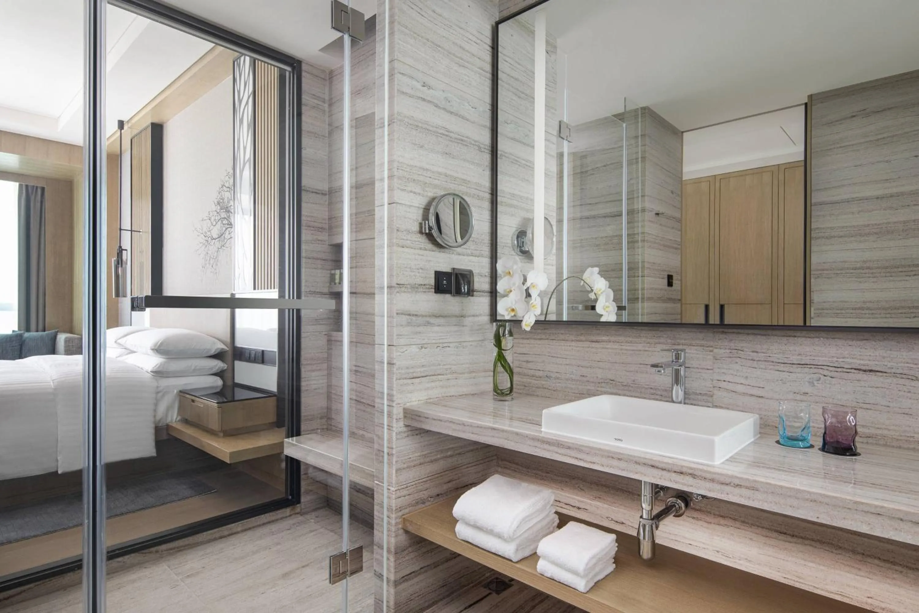 Bathroom, Bed in Courtyard by Marriott Chengdu South