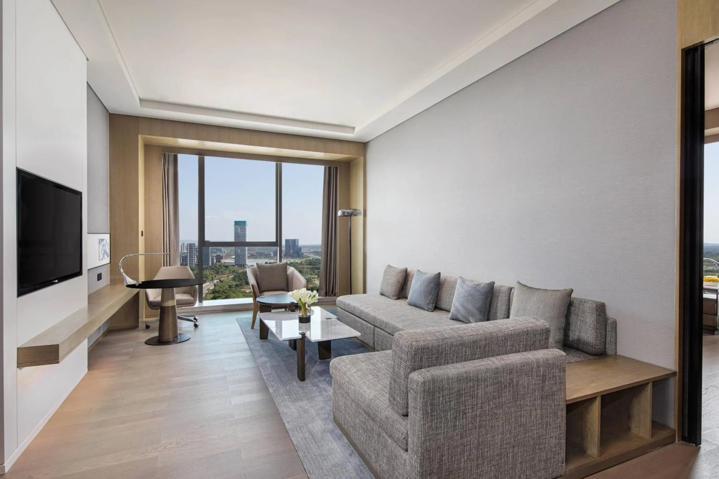 Guest room, 1 Bedroom Suite, 1 King,High floor,Lake view in Courtyard by Marriott Chengdu South Guest room, 1 Bedroom Suite, 1 King,High floor,Lake view in Courtyard by Marriott Chengdu South
