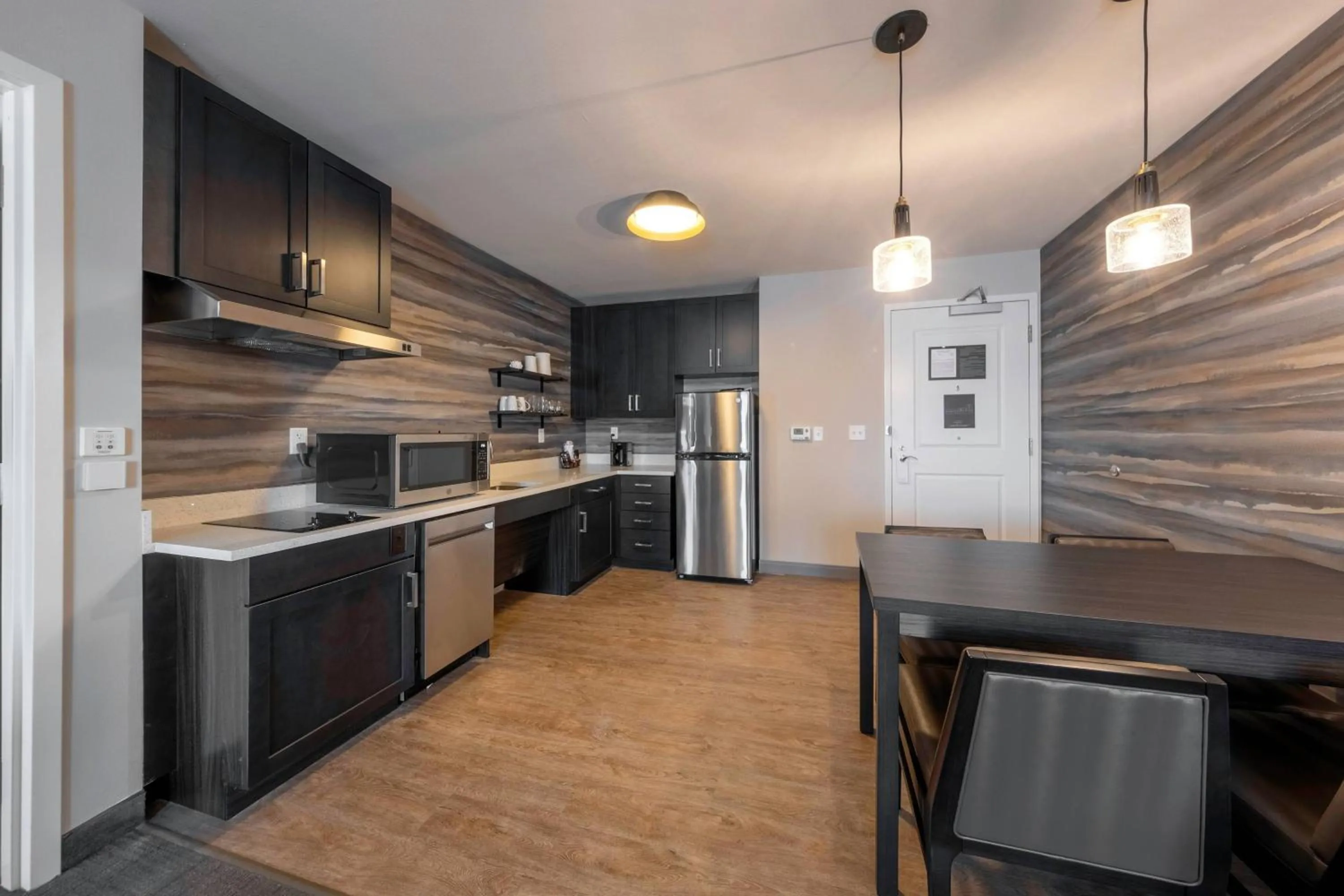 Kitchen or kitchenette in Residence Inn by Marriott Richmond at the Notch