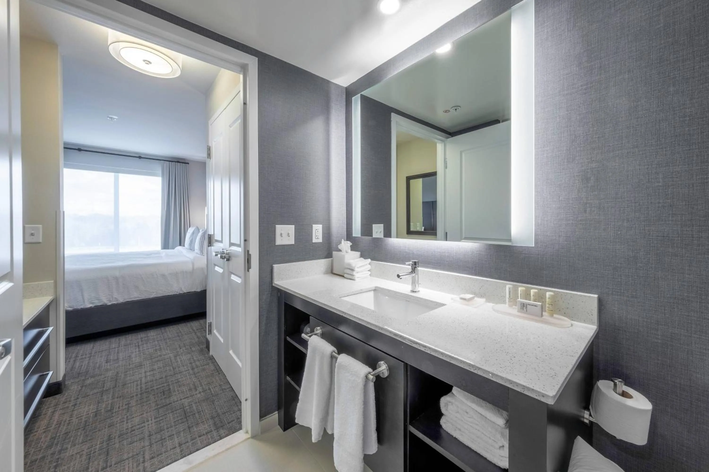 Bathroom, Bed in Residence Inn by Marriott Richmond at the Notch