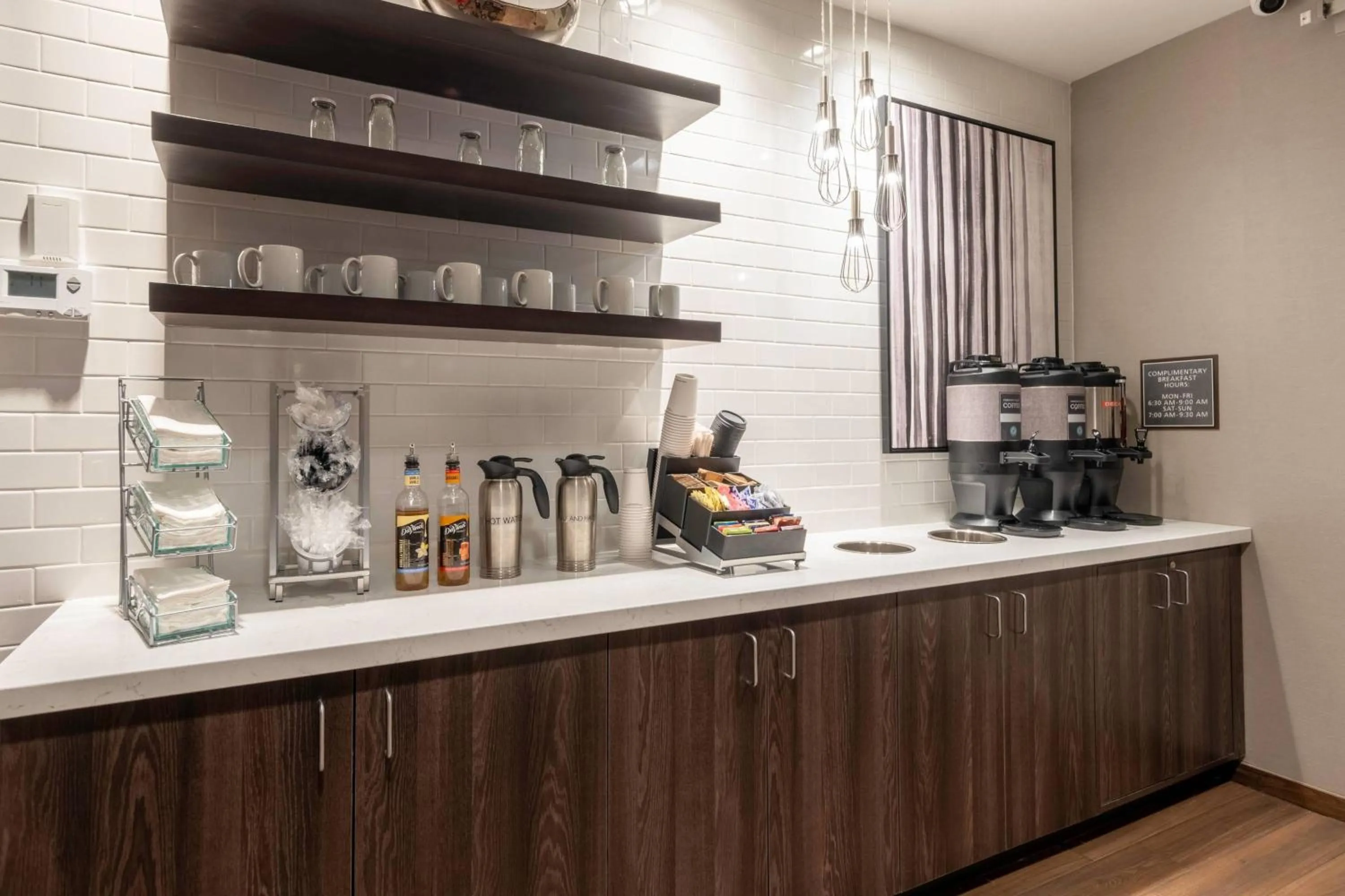 Restaurant/places to eat in Residence Inn by Marriott Richmond at the Notch