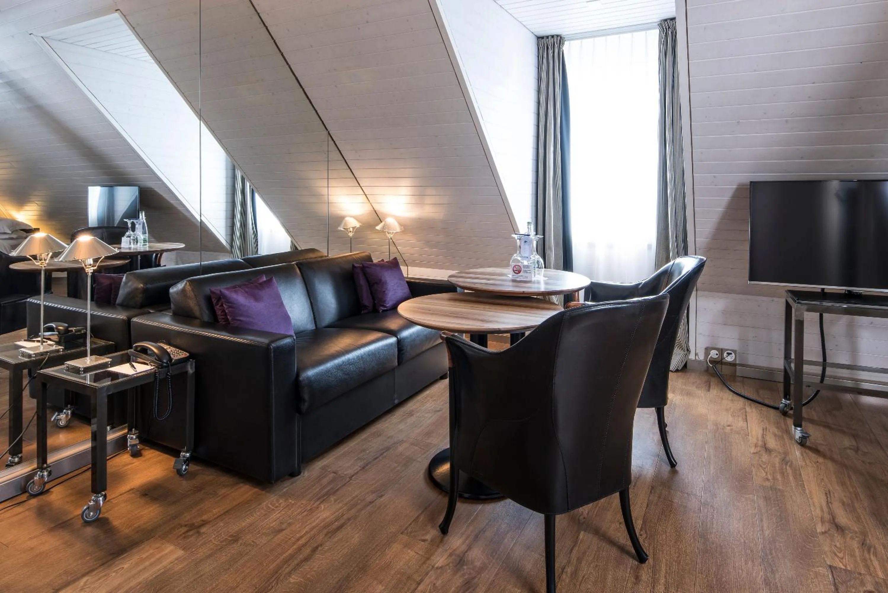 TV and multimedia in Central Plaza