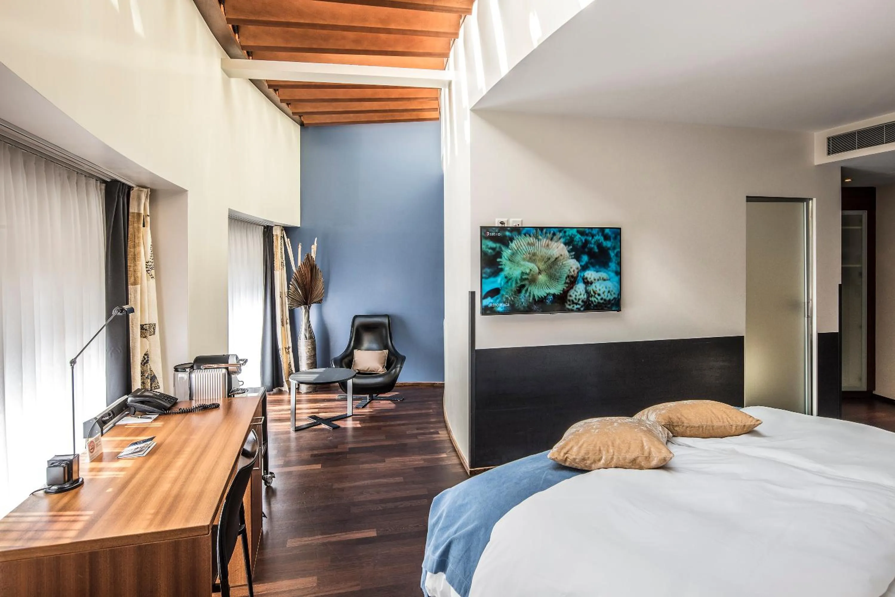 Bed in Central Plaza