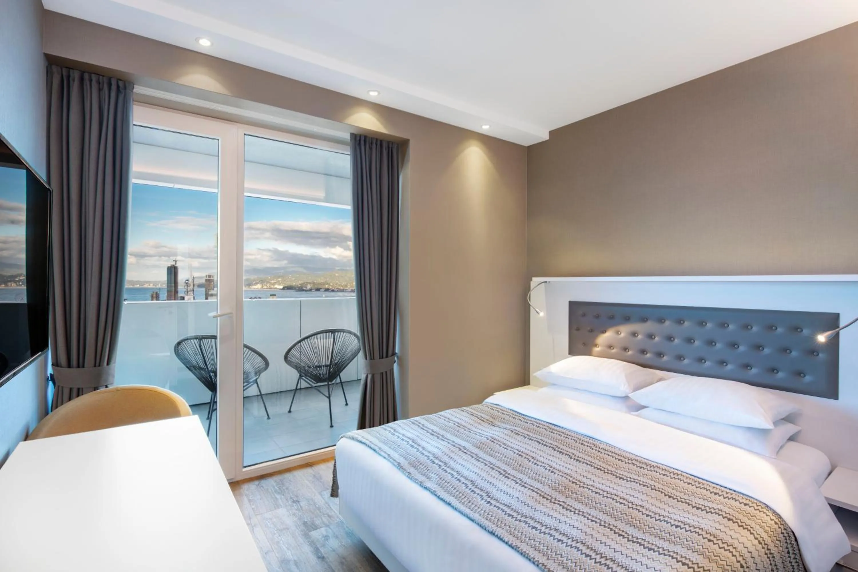 Bedroom, Bed in Alliance Palace Batumi