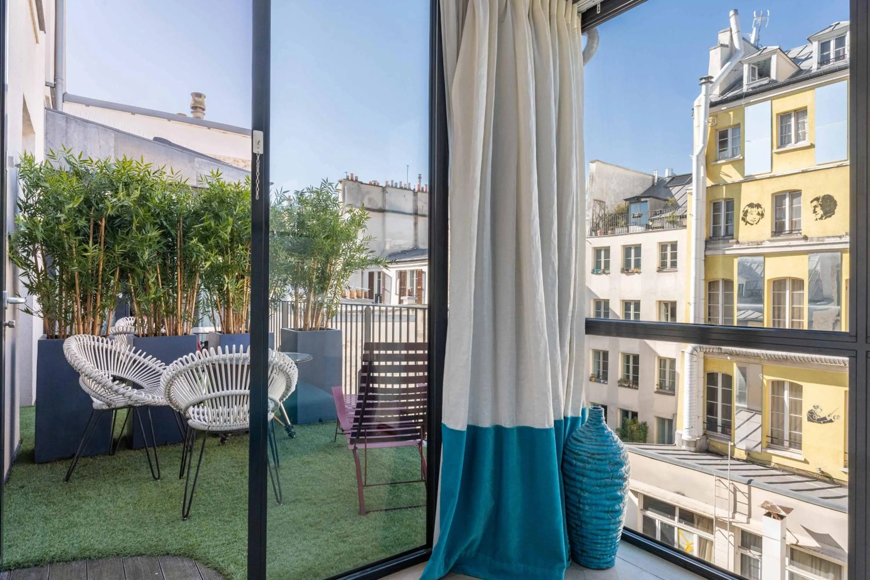 Balcony/Terrace in Le 123 Sébastopol - Astotel