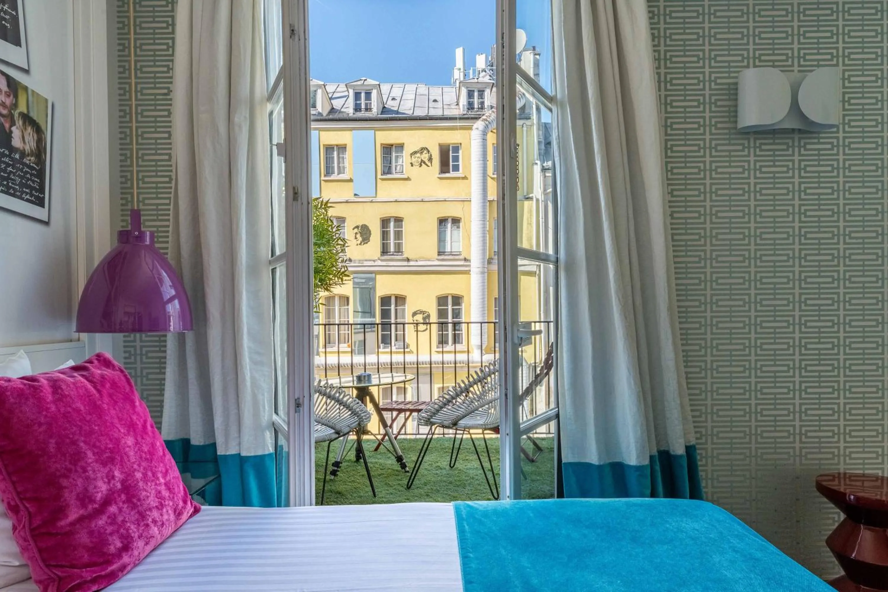 Bedroom, Bed in Le 123 Sébastopol - Astotel