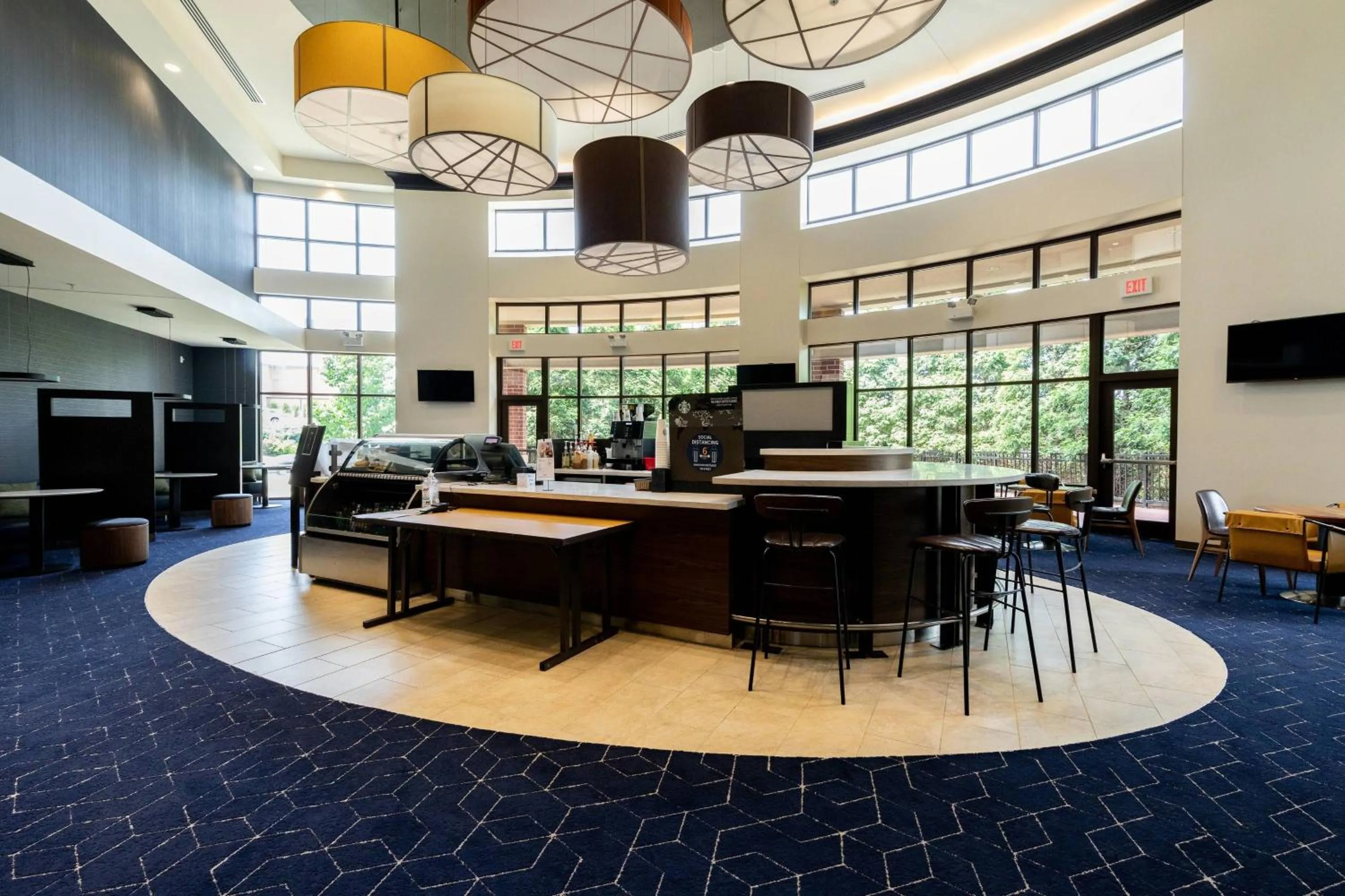 Restaurant/places to eat in Courtyard by Marriott Cincinnati Midtown/Rookwood