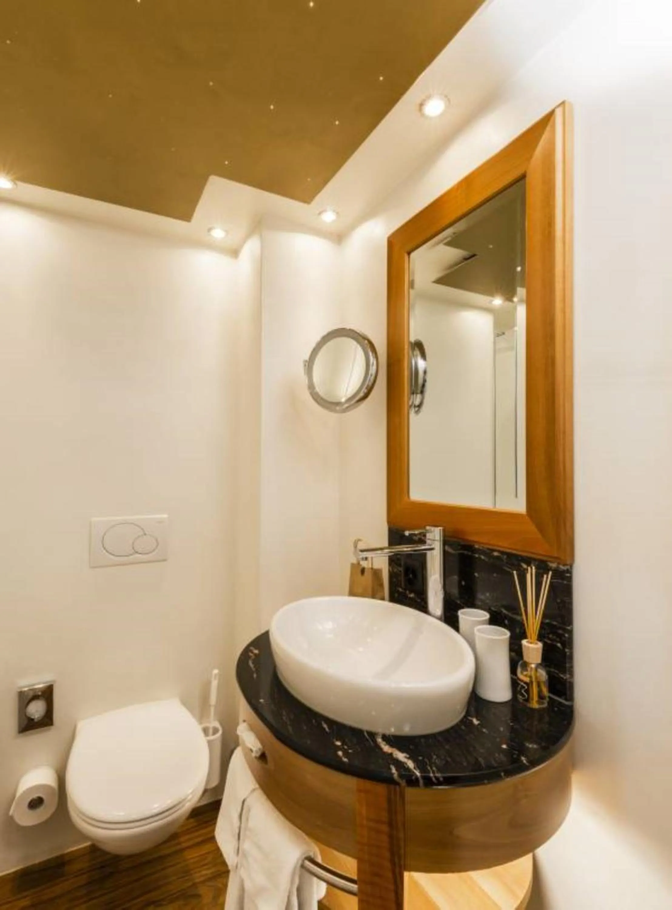 Bathroom in Hotel des Balances