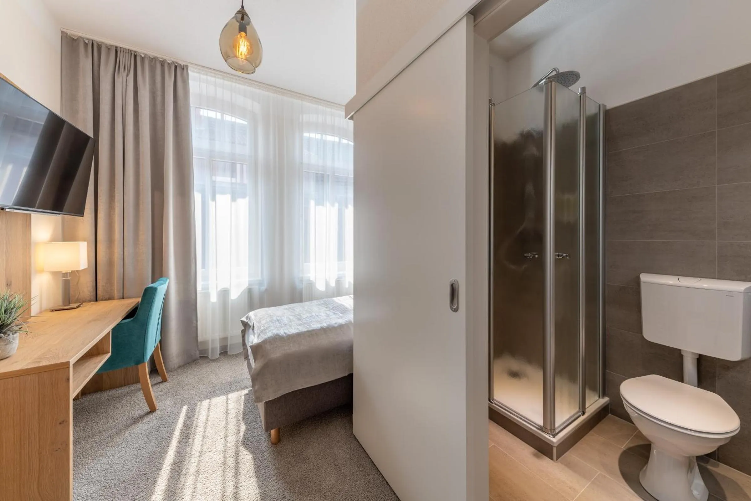 Bathroom, Bed in 24/7 Selfcheckin