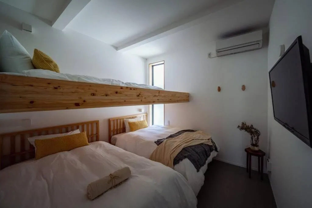 Bed in HOUS-AGALonomichi