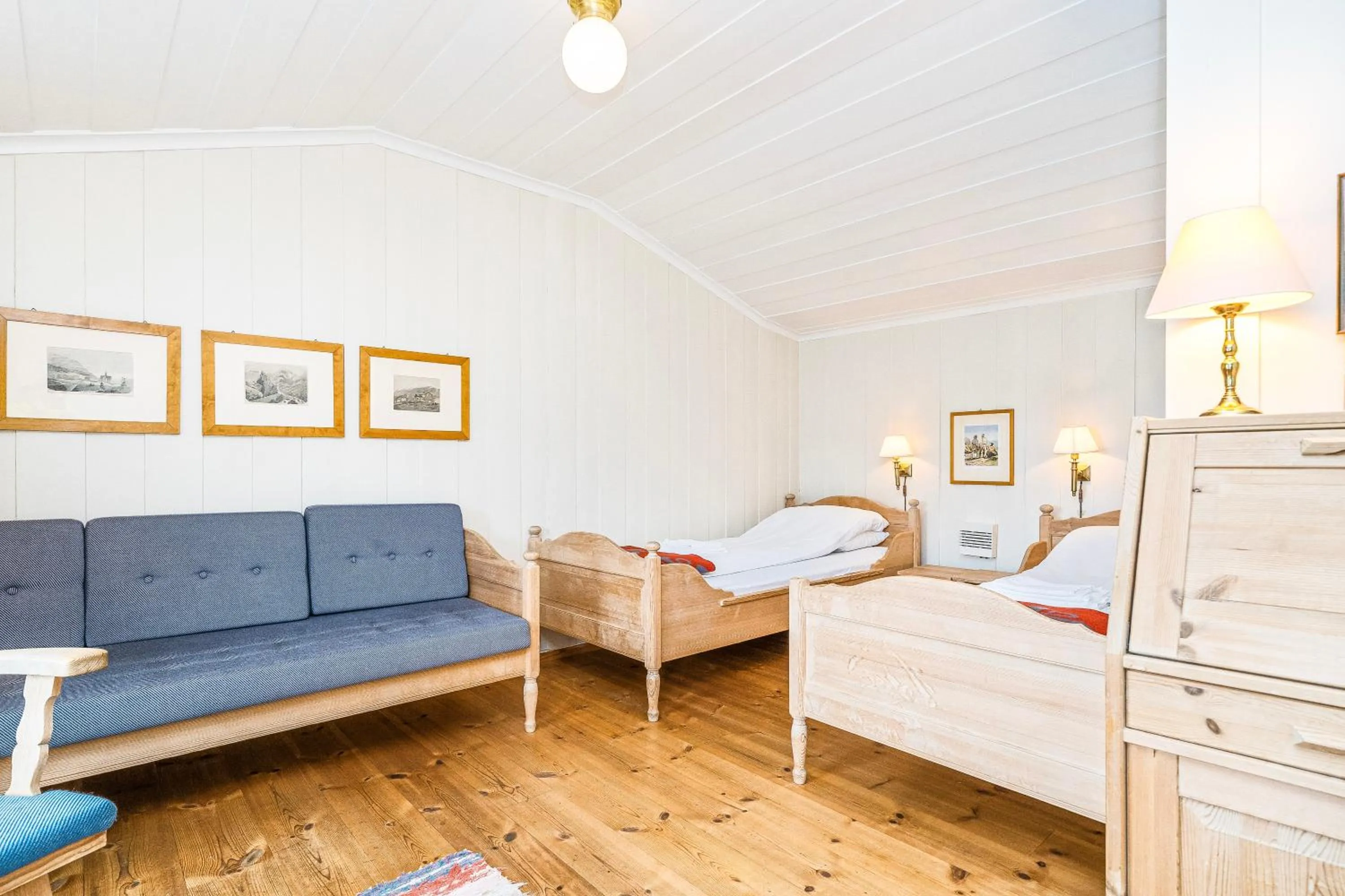 Photo of the whole room, Bed in Frich`s Kongsvold