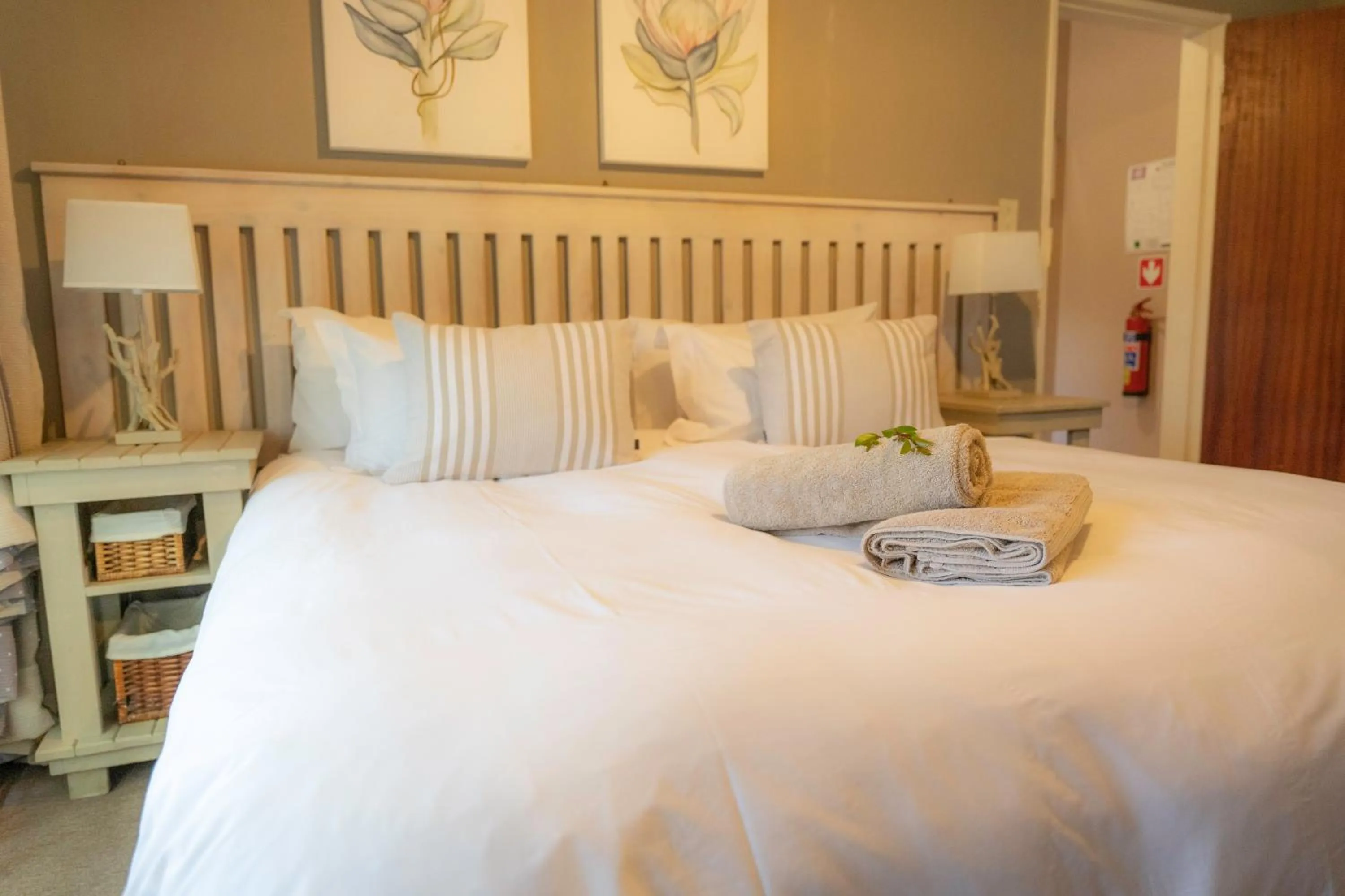 Photo of the whole room, Bed in L'anda Guesthouse & self catering