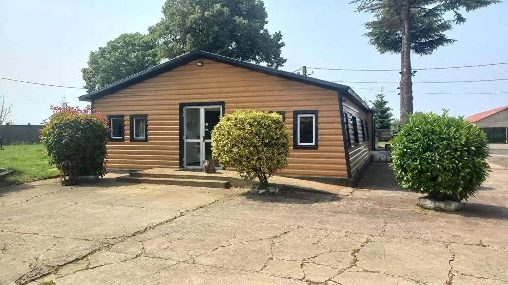 Property building in Hebergements le Camp d'Auneau - Le Clos du Camp