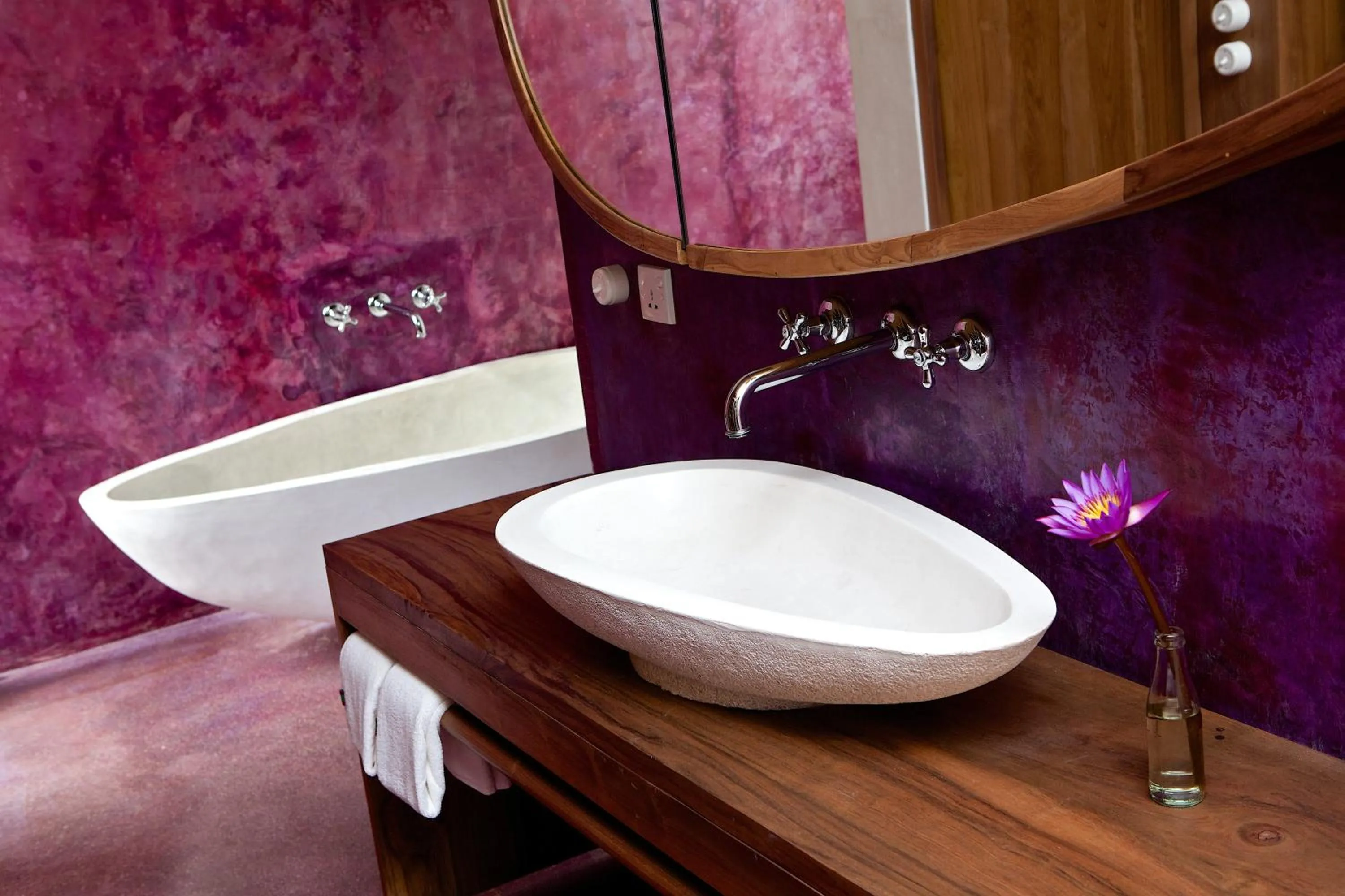 Bathroom in UTMT - Underneath The Mango Tree Spa & Beach Resort