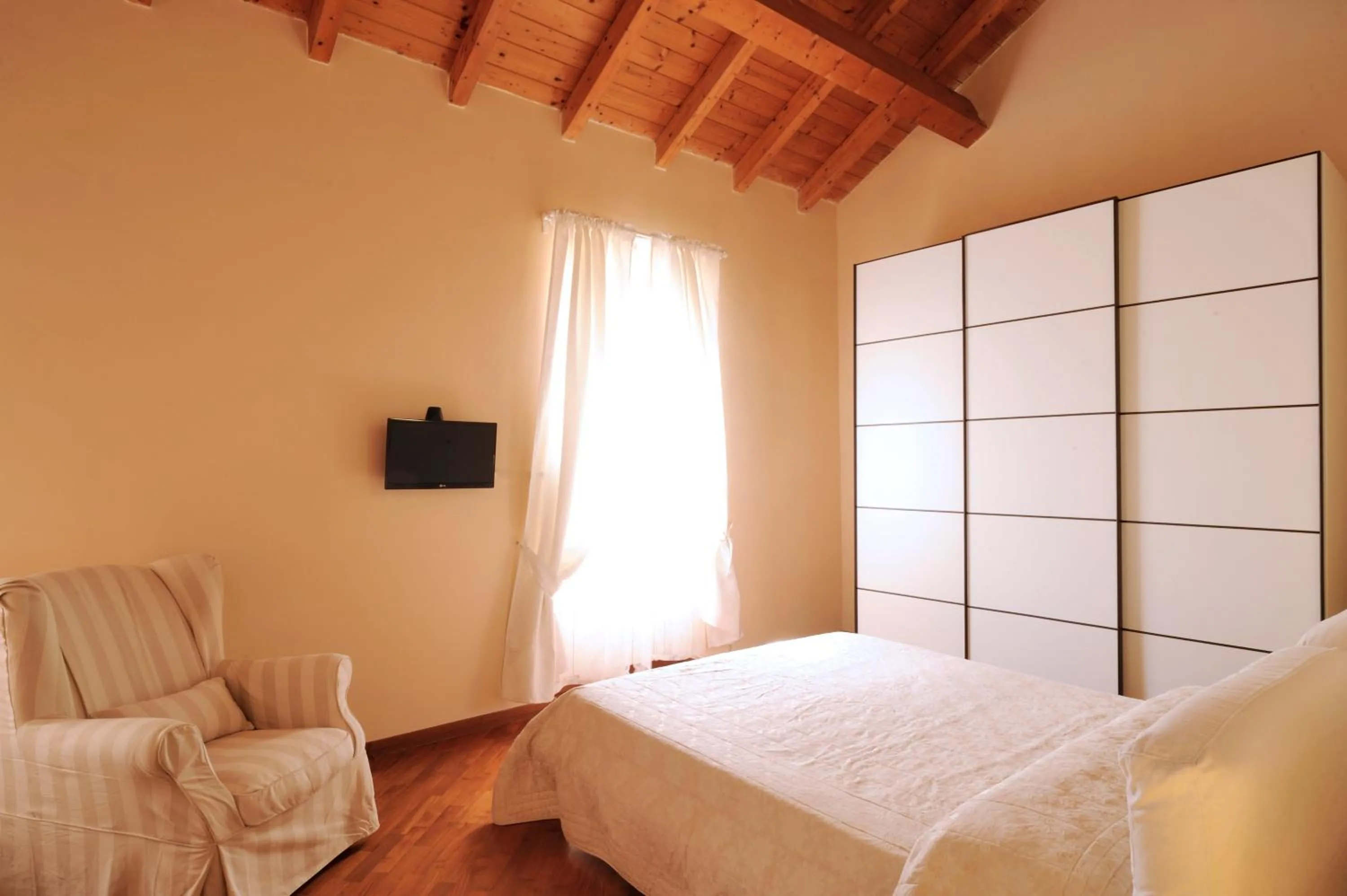 Photo of the whole room, Bed in B&B Corallini