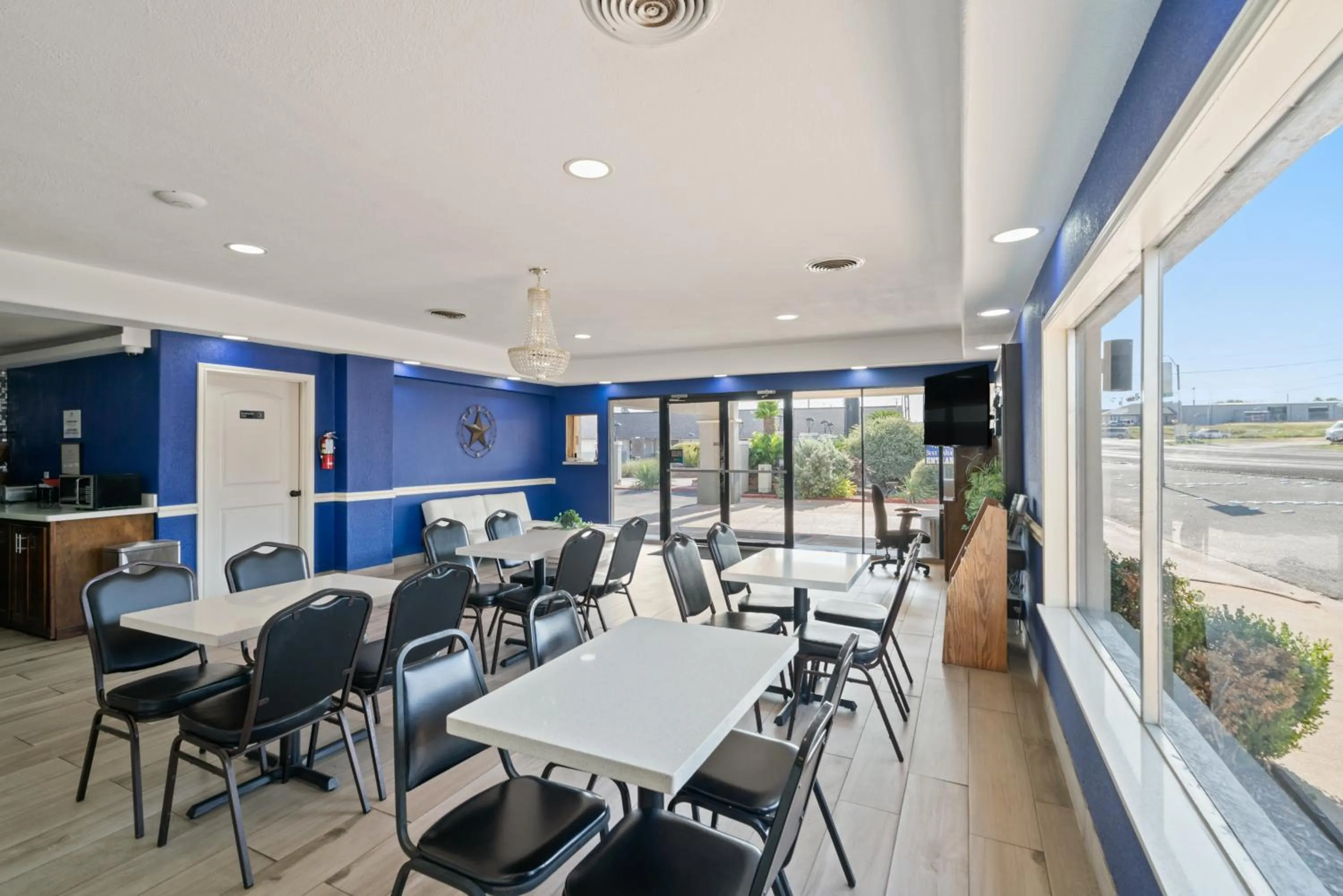 Restaurant/places to eat in Americas Best Value Inn & Suites Brenham