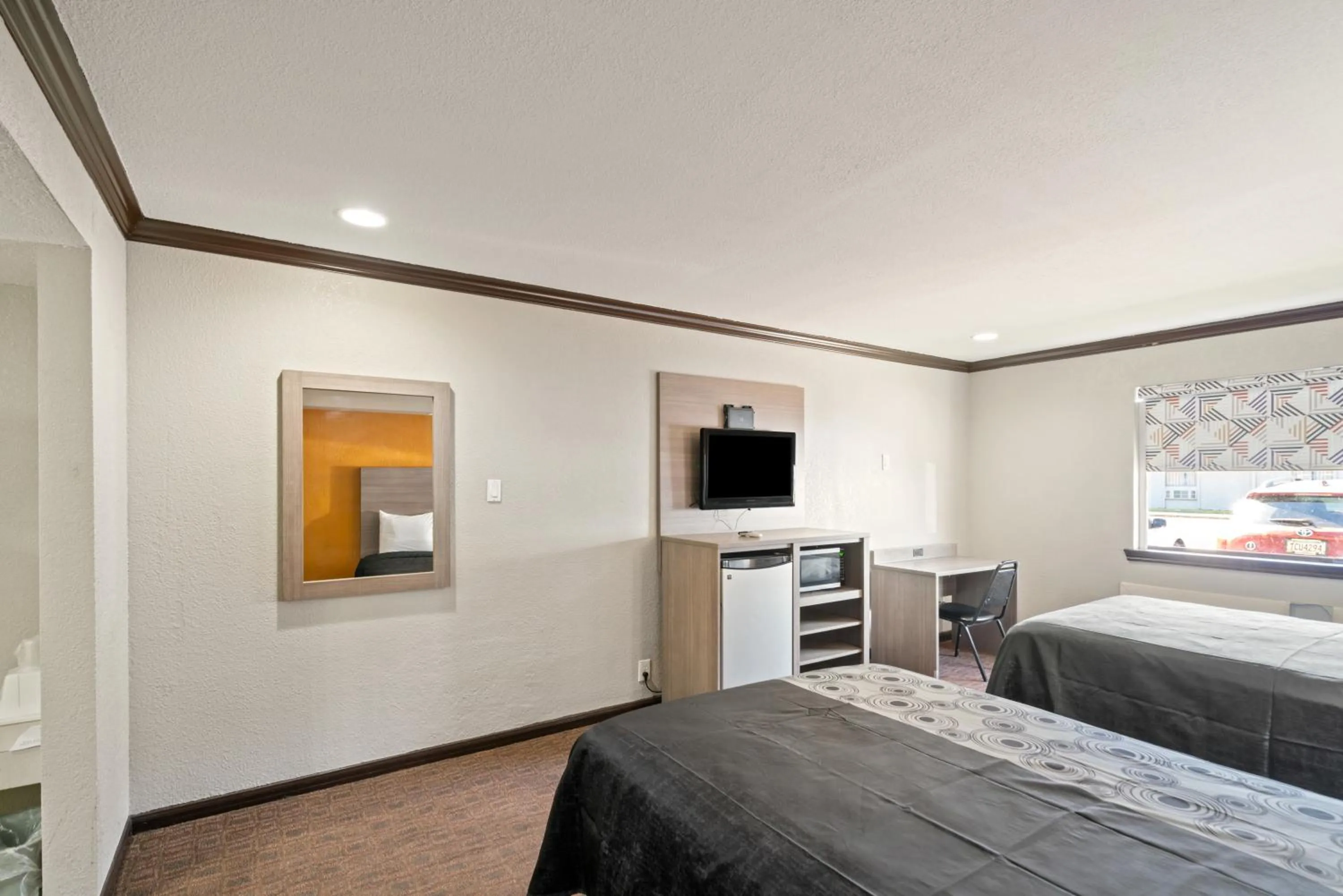 TV and multimedia, Bed in Americas Best Value Inn & Suites Brenham