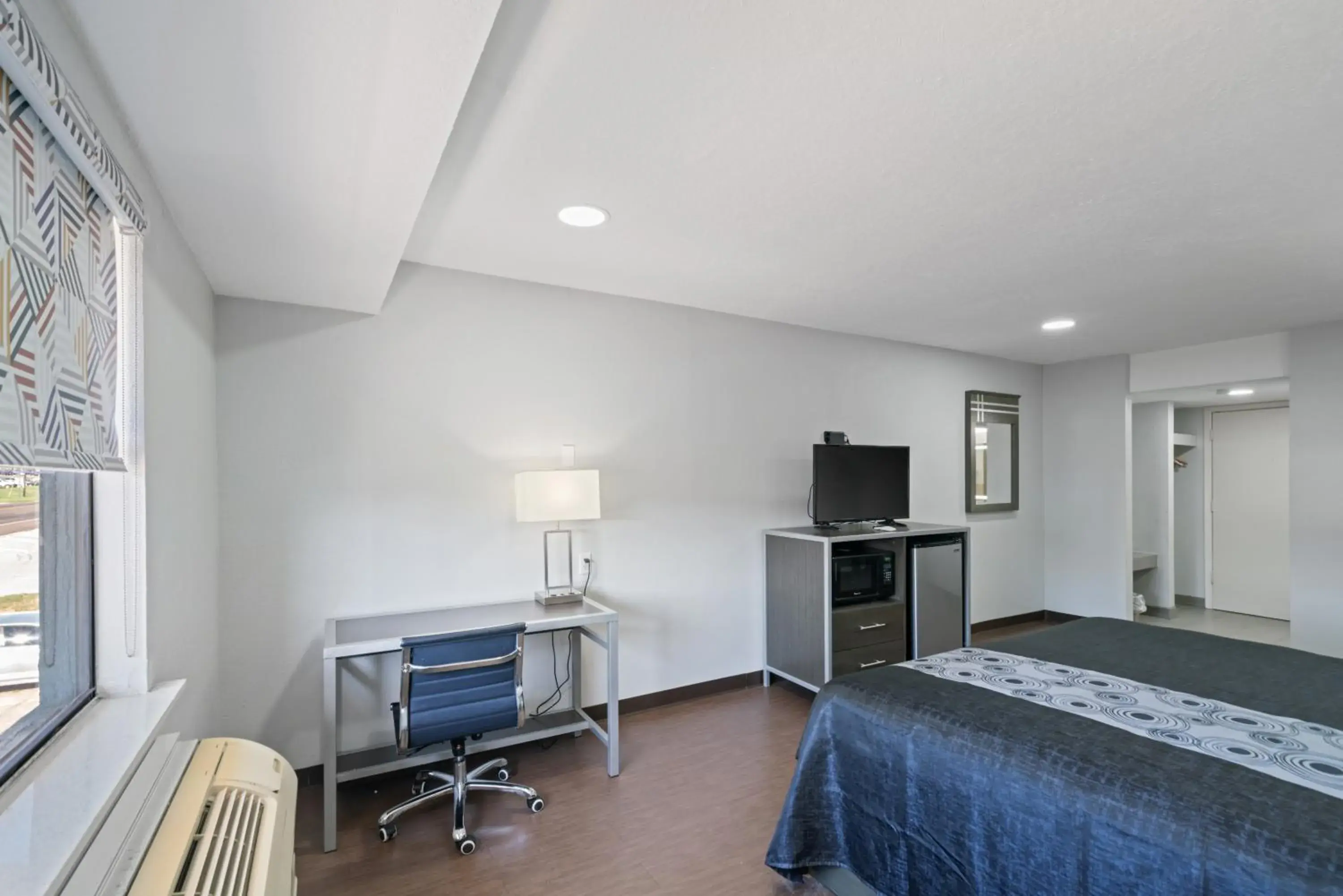 Deluxe King Room in Americas Best Value Inn & Suites Brenham Deluxe King Room in Americas Best Value Inn & Suites Brenham