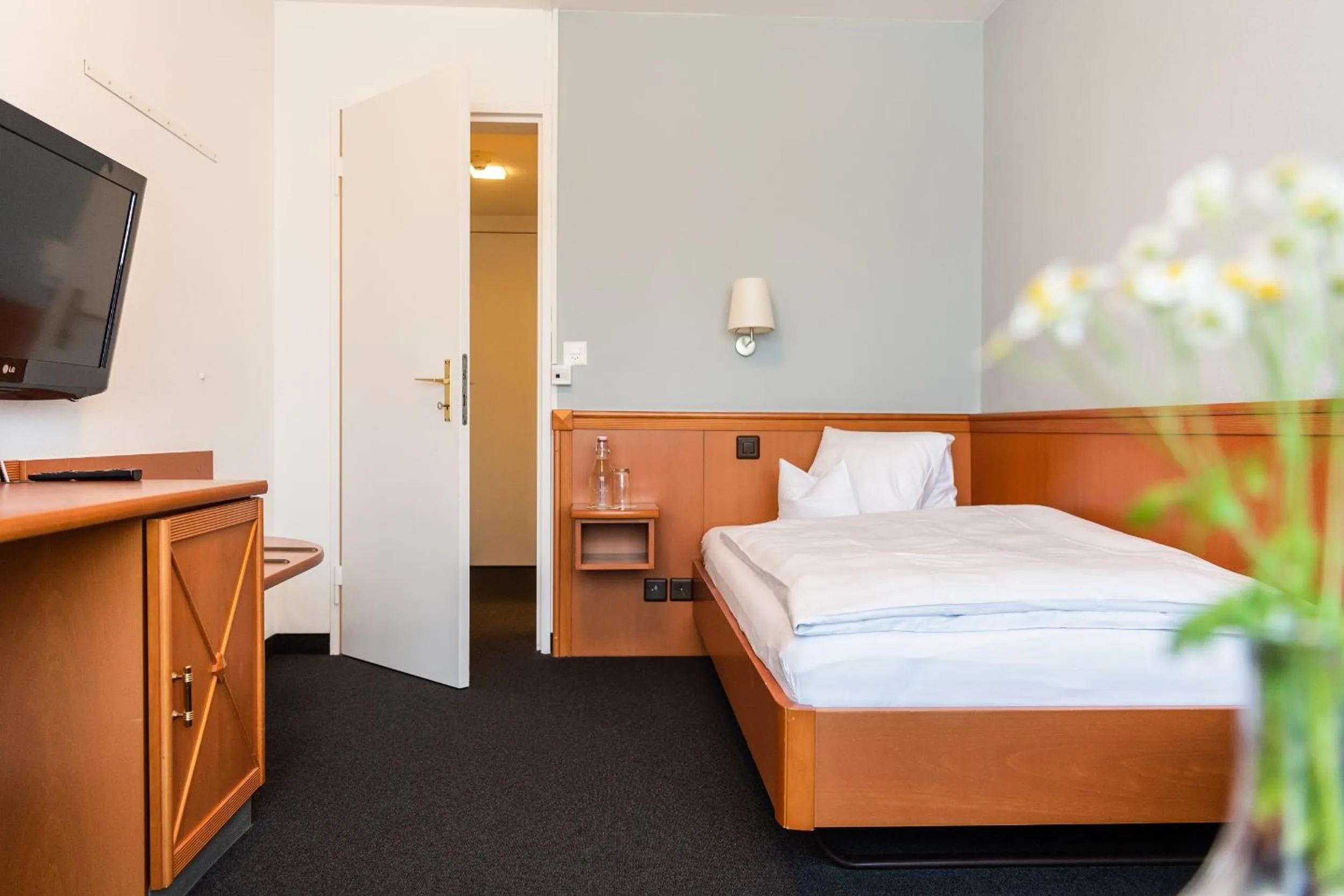 Bed in Hotel Schiff am Rhein