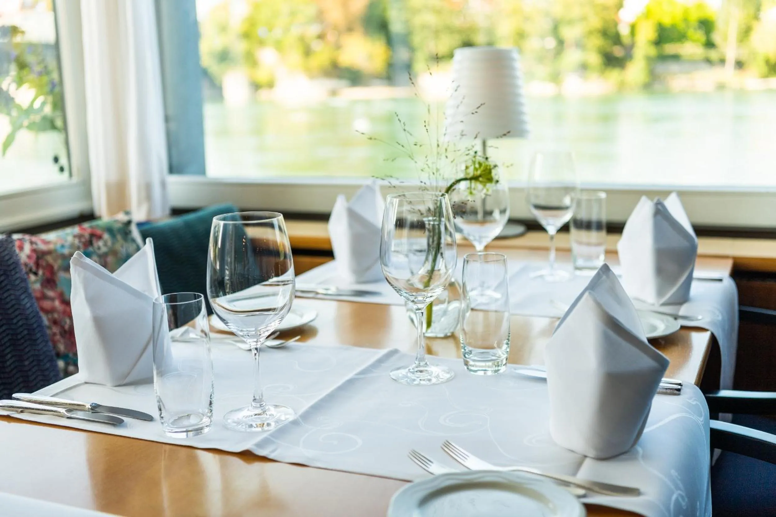 Restaurant/places to eat in Hotel Schiff am Rhein