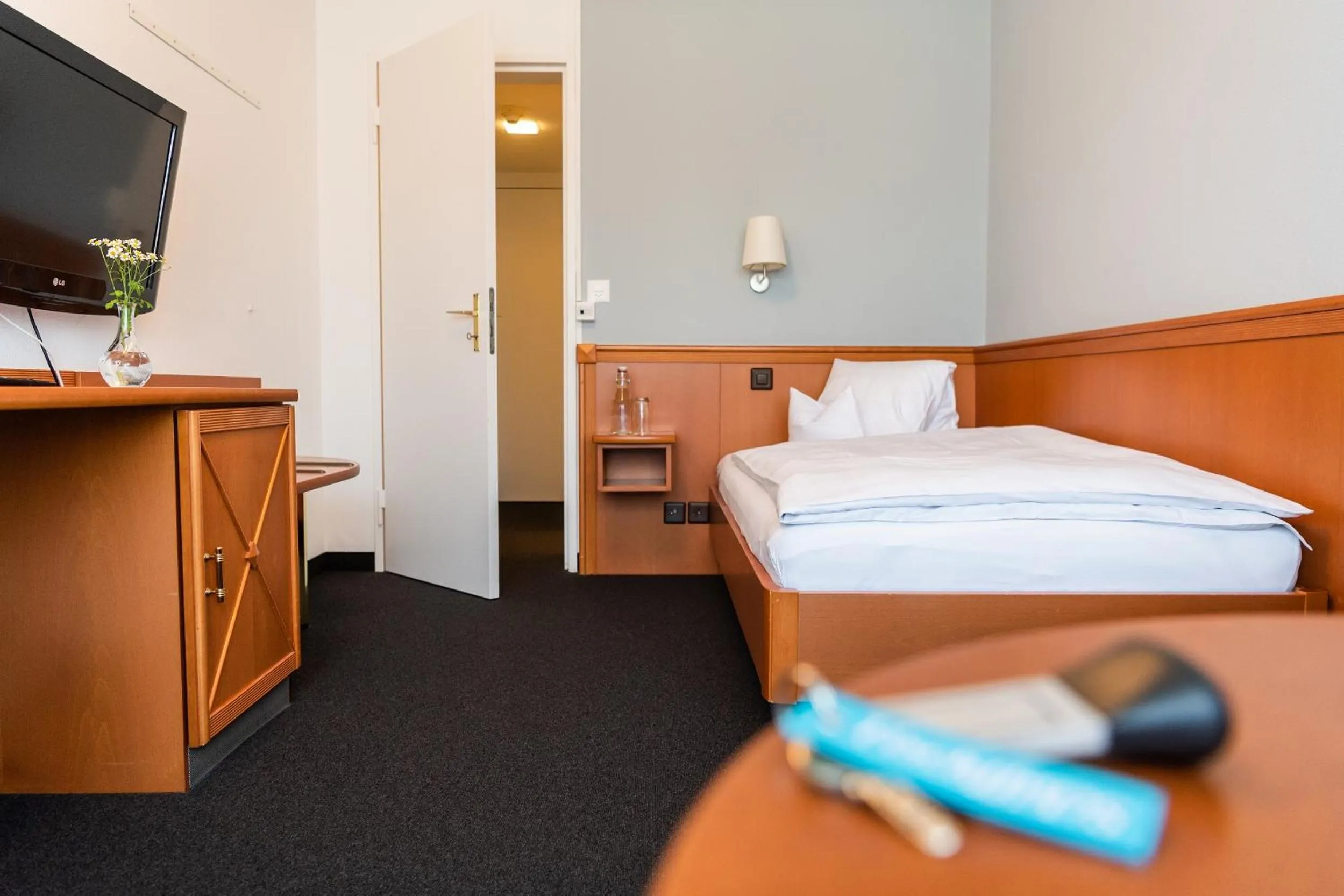 Bed in Hotel Schiff am Rhein