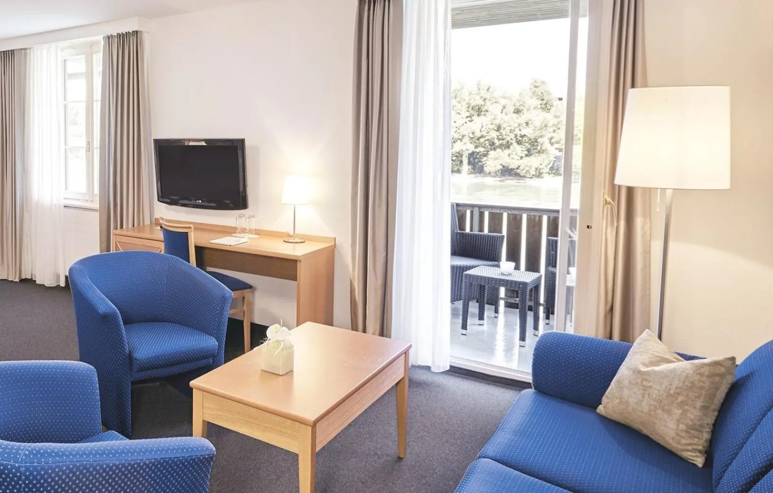 TV and multimedia in Hotel Schiff am Rhein