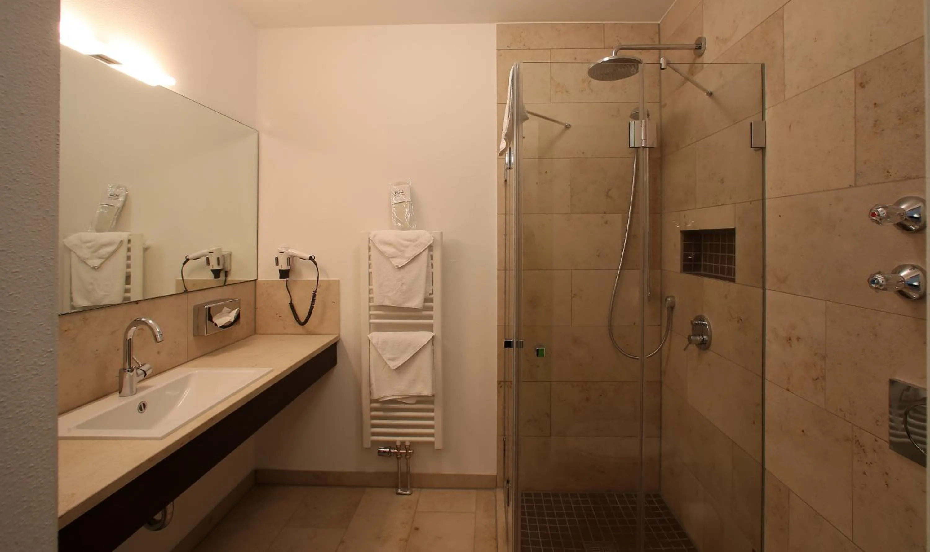 Bathroom in KH Hotel mit Restaurant