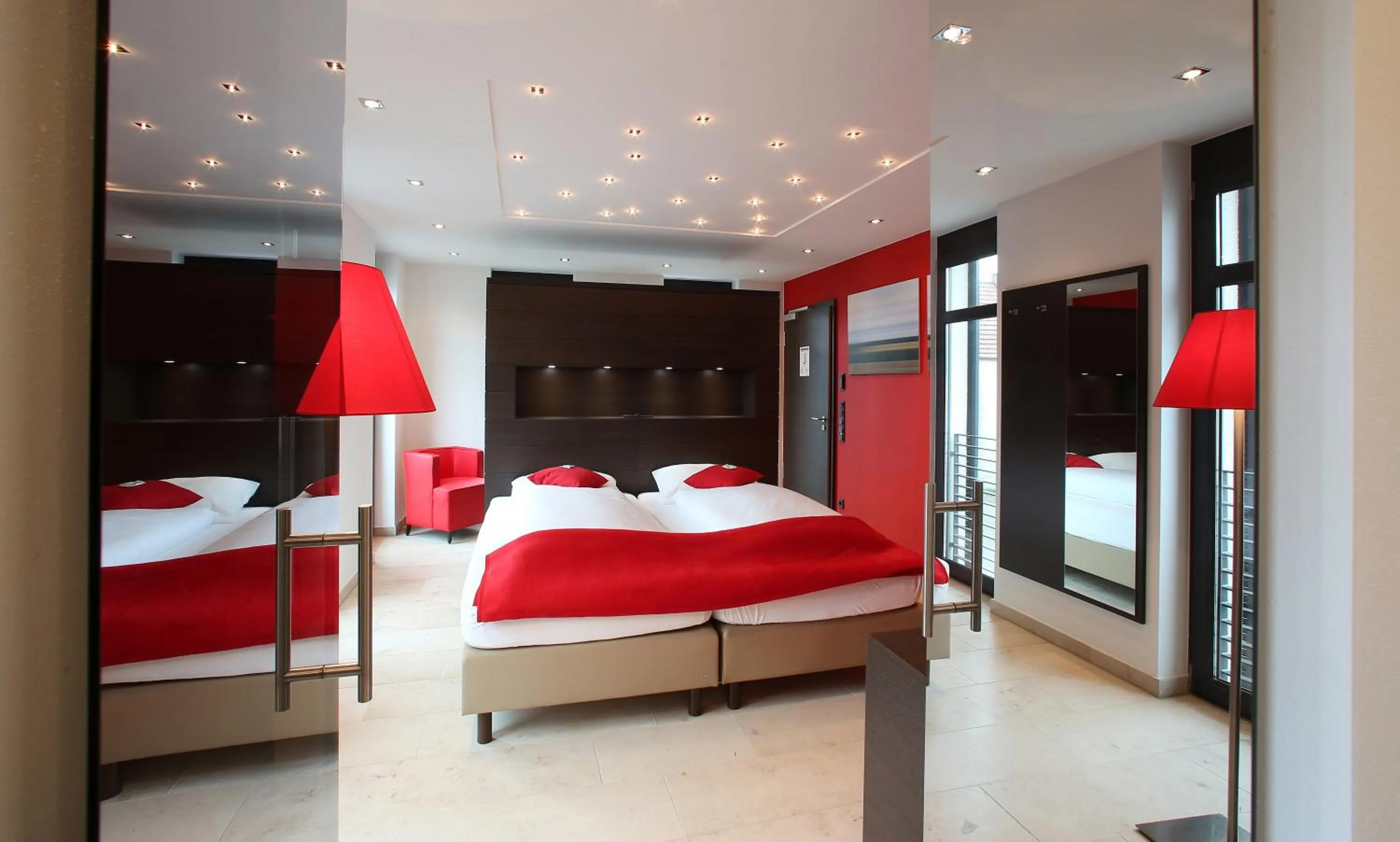 Photo of the whole room, Bed in KH Hotel mit Restaurant