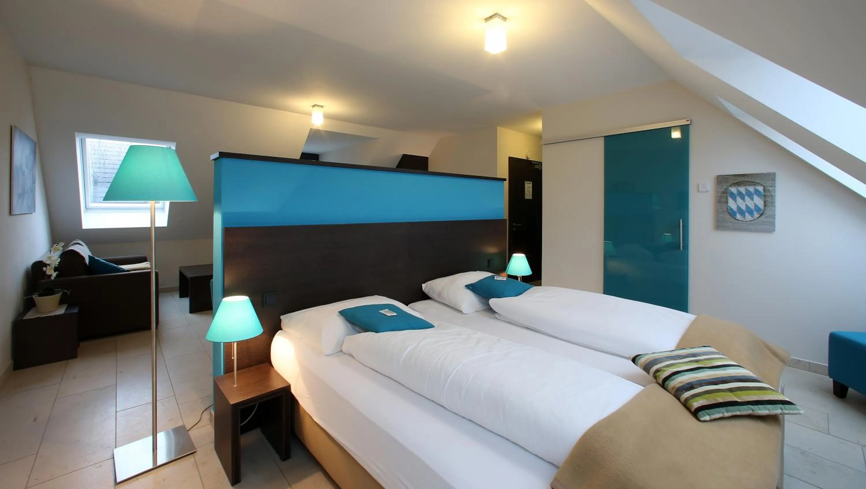 Bed in KH Hotel mit Restaurant