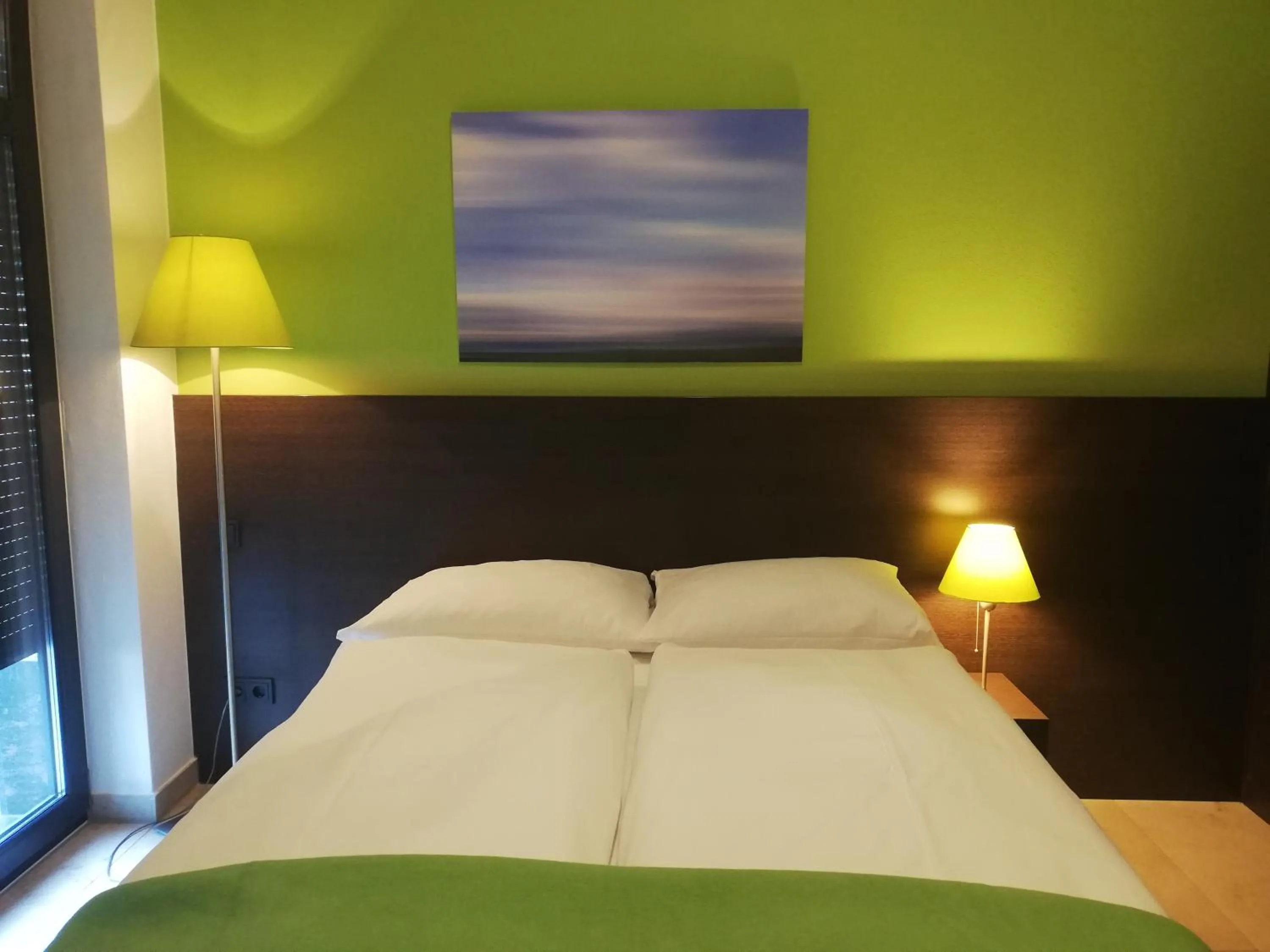 Bed in KH Hotel mit Restaurant