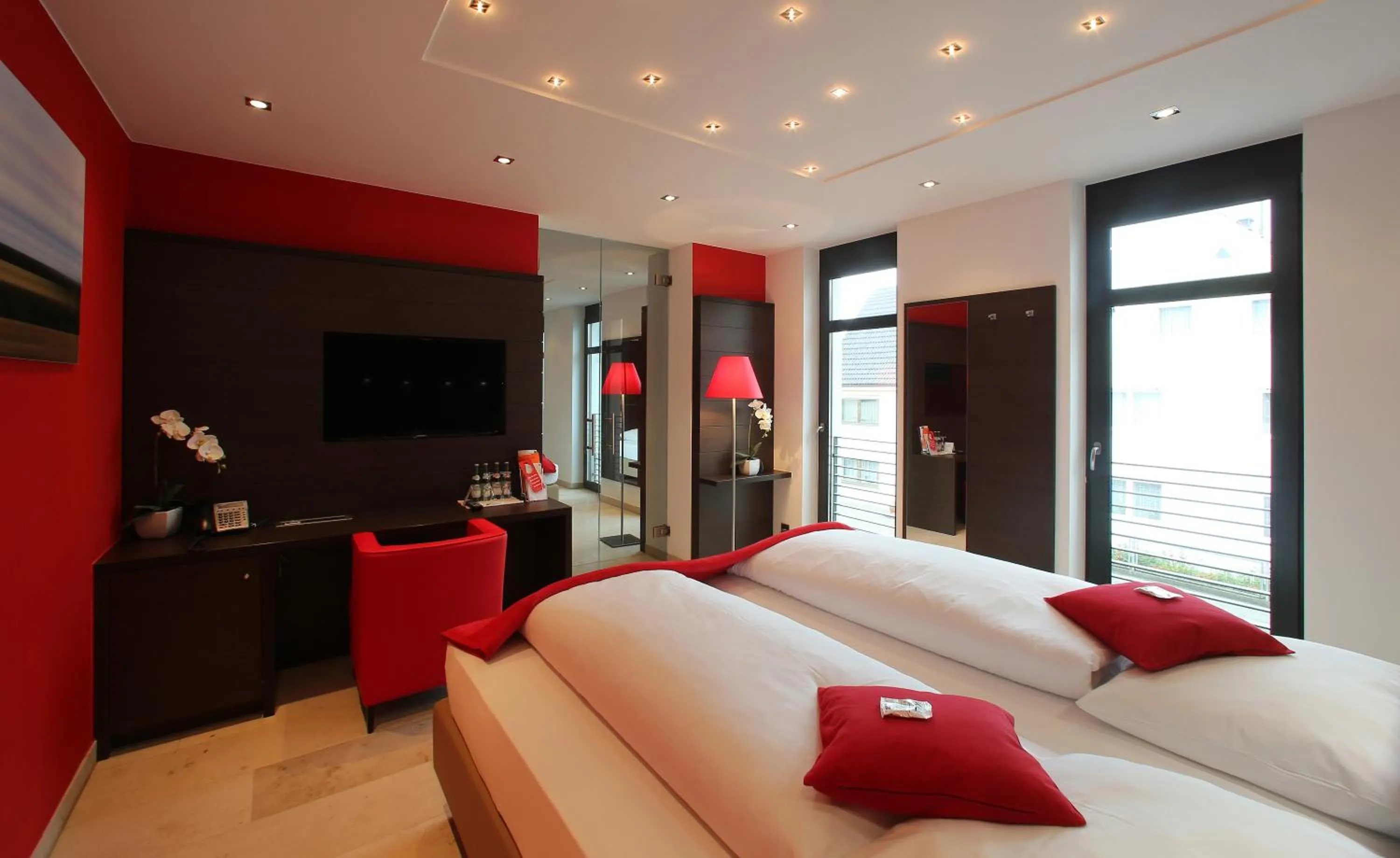 Photo of the whole room, Bed in KH Hotel mit Restaurant