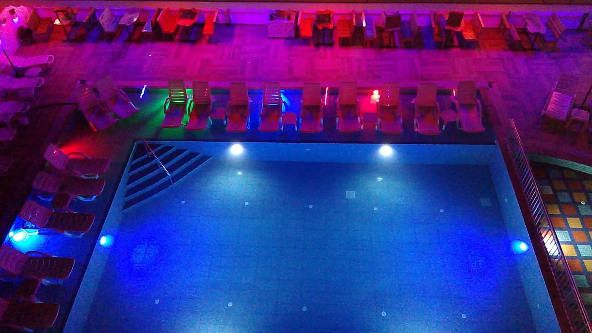 Swimming pool in Speedy Apart Otel
